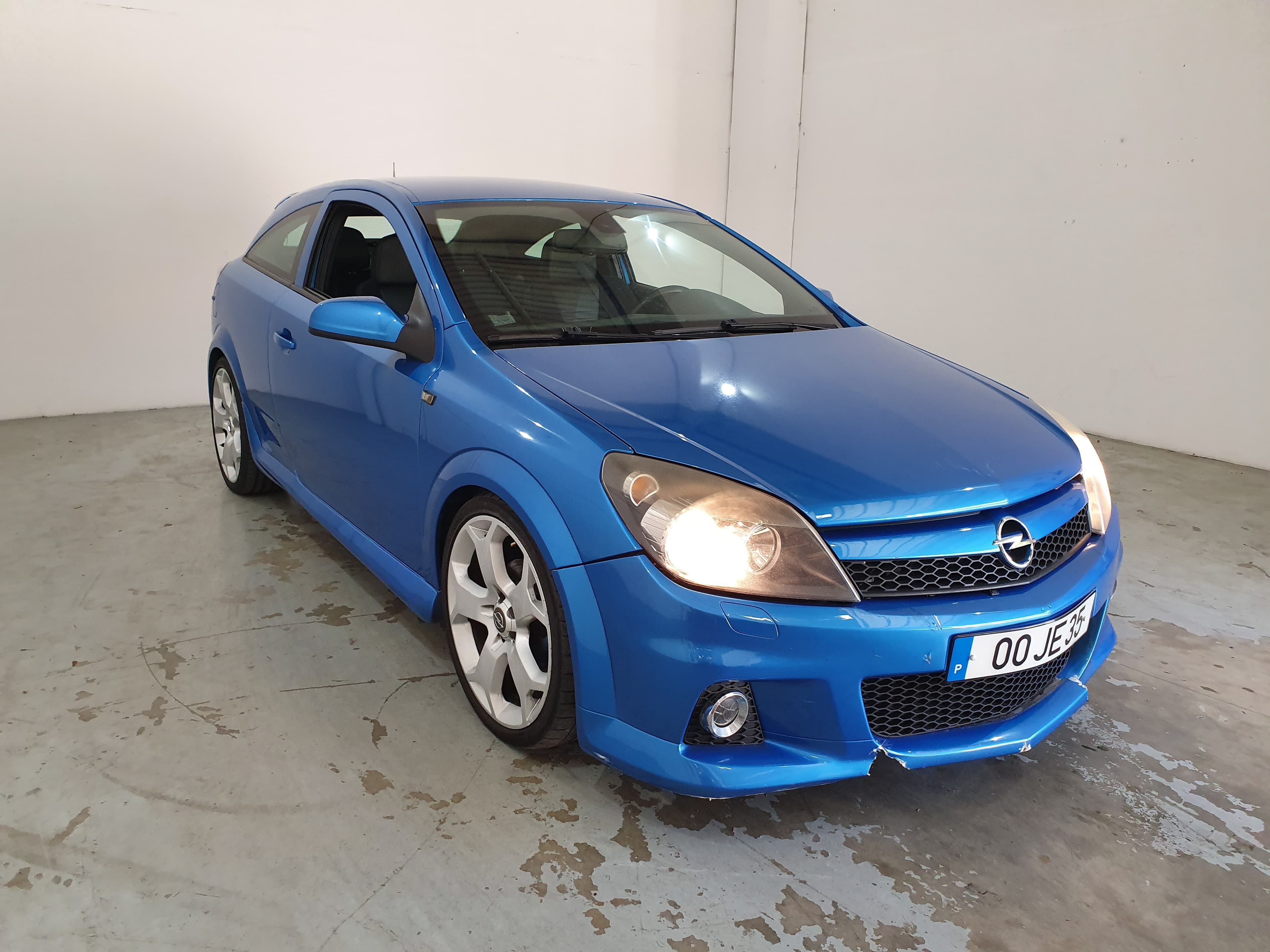 Opel Astra GTC · Ano 2010 — imagen 3