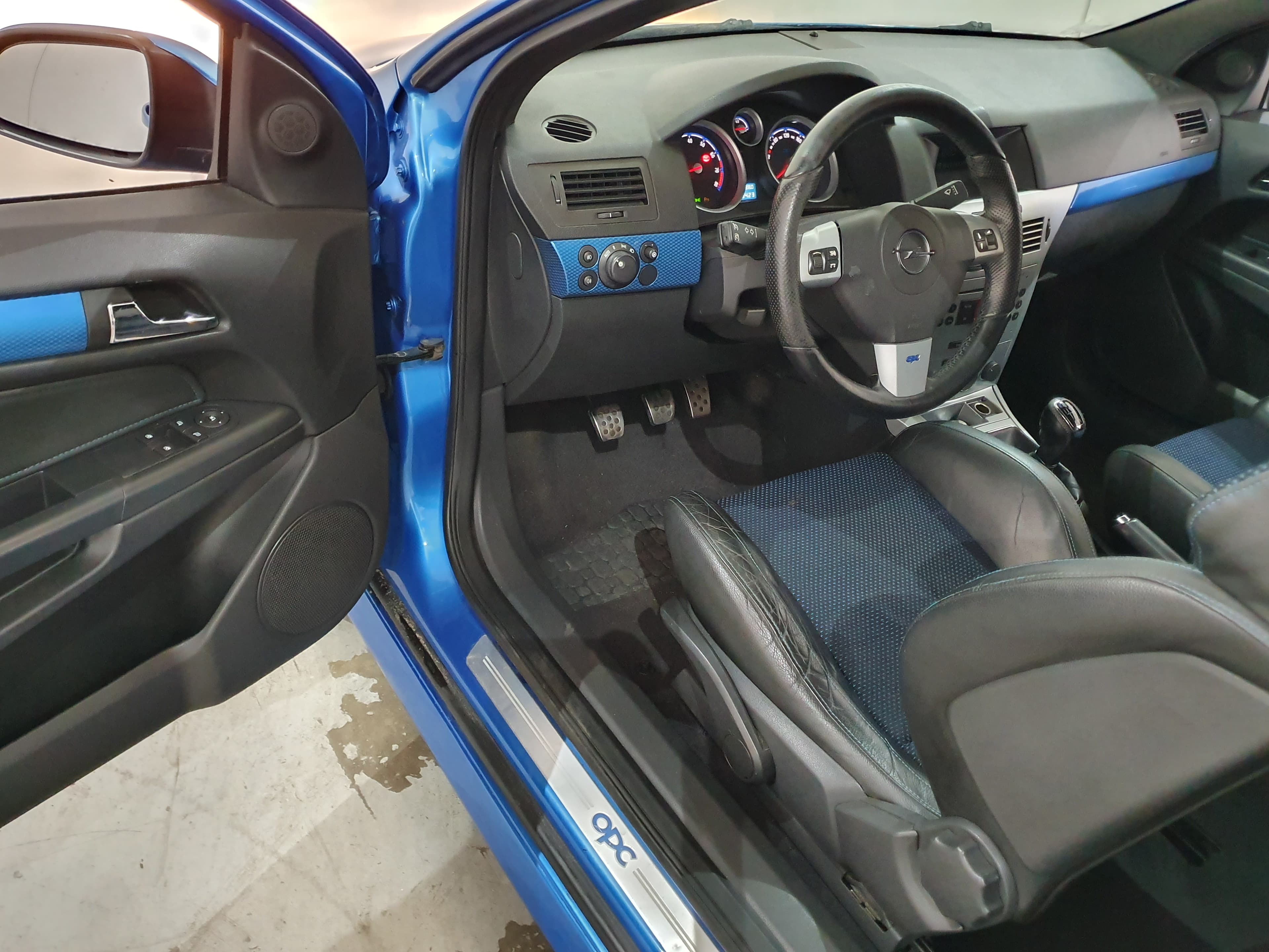 Opel Astra GTC · Ano 2010 — imagen 20