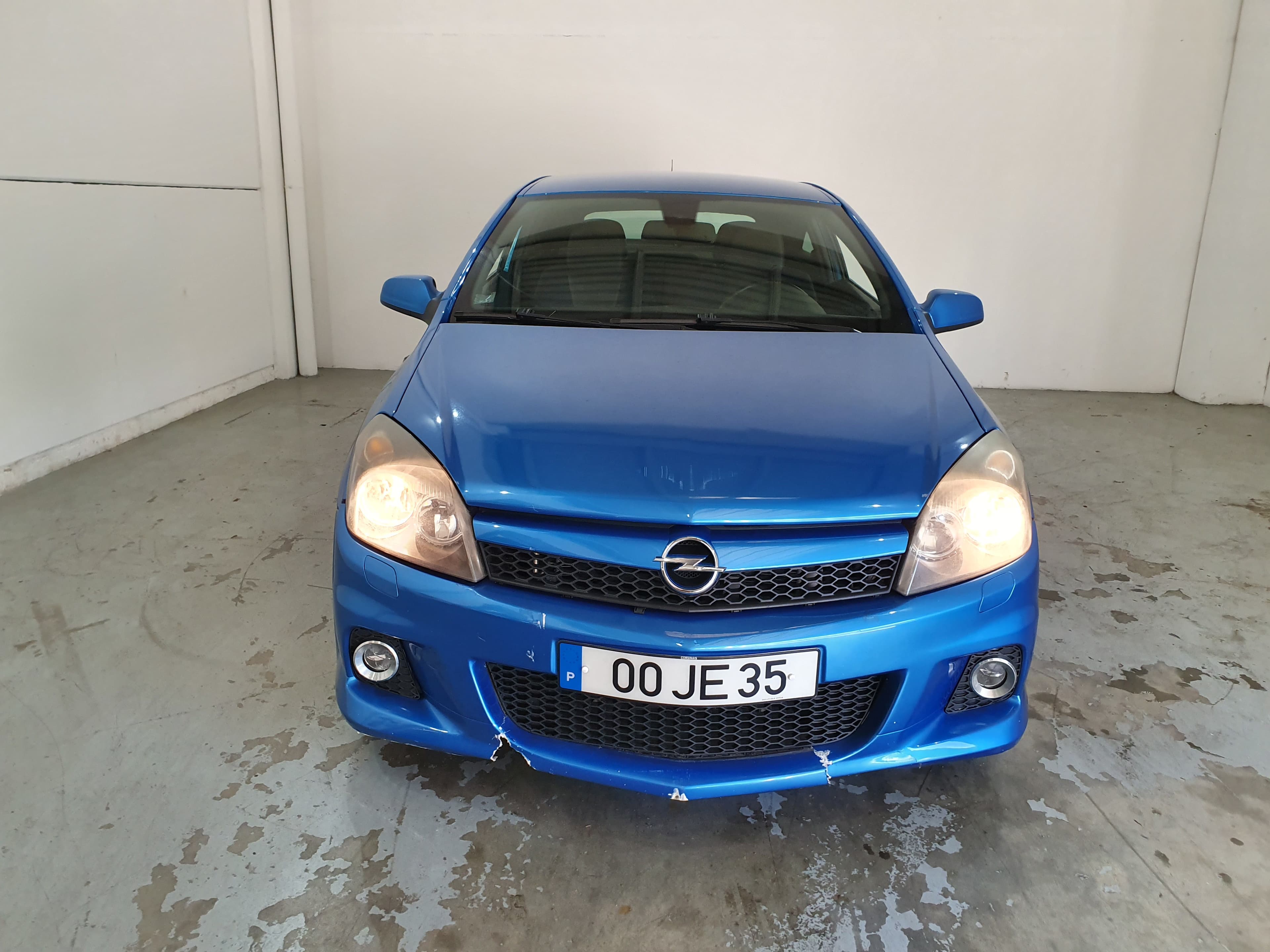 Opel Astra GTC · Ano 2010 — imagen 2