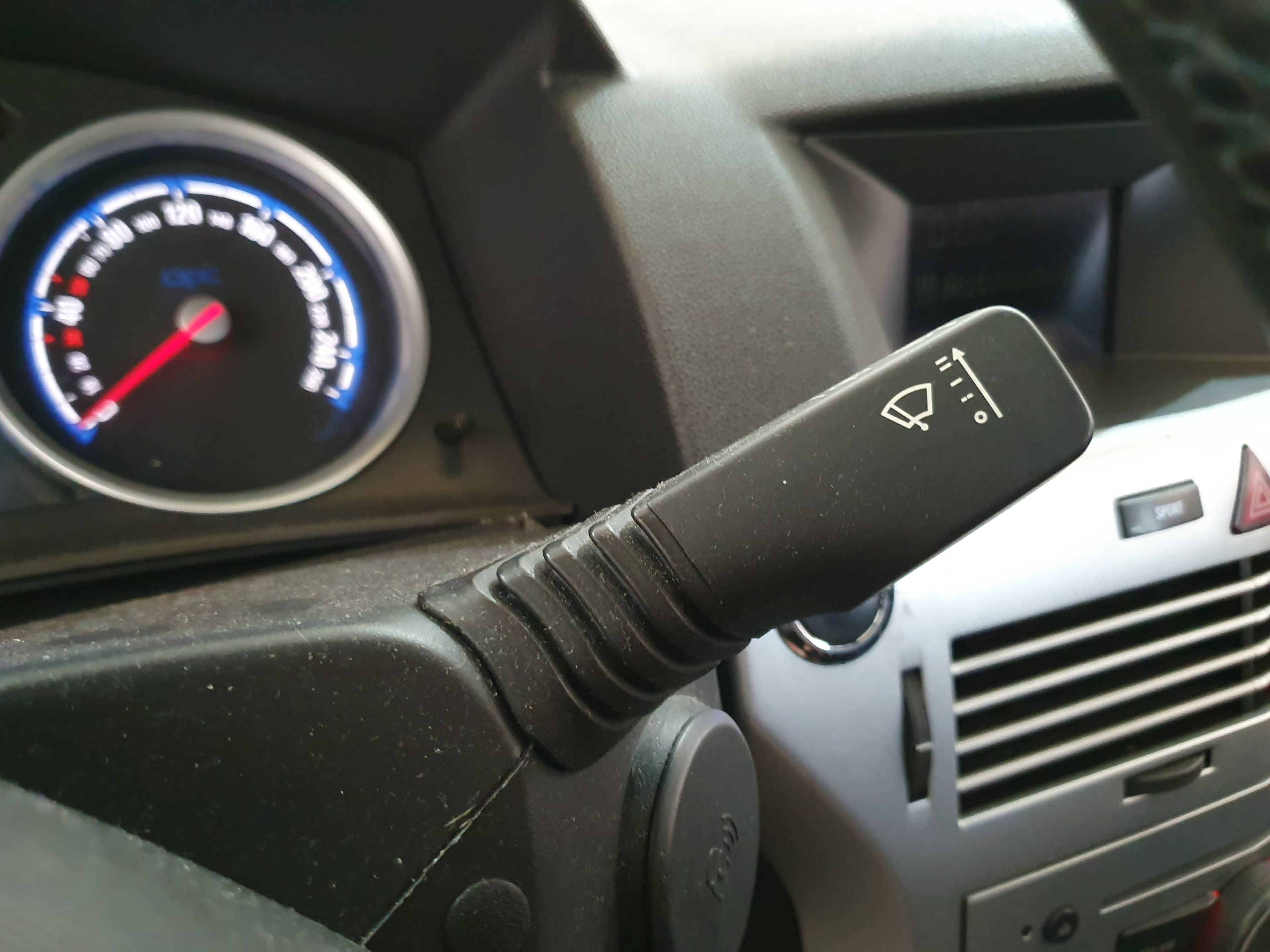 Opel Astra GTC · Ano 2010 — imagen 31