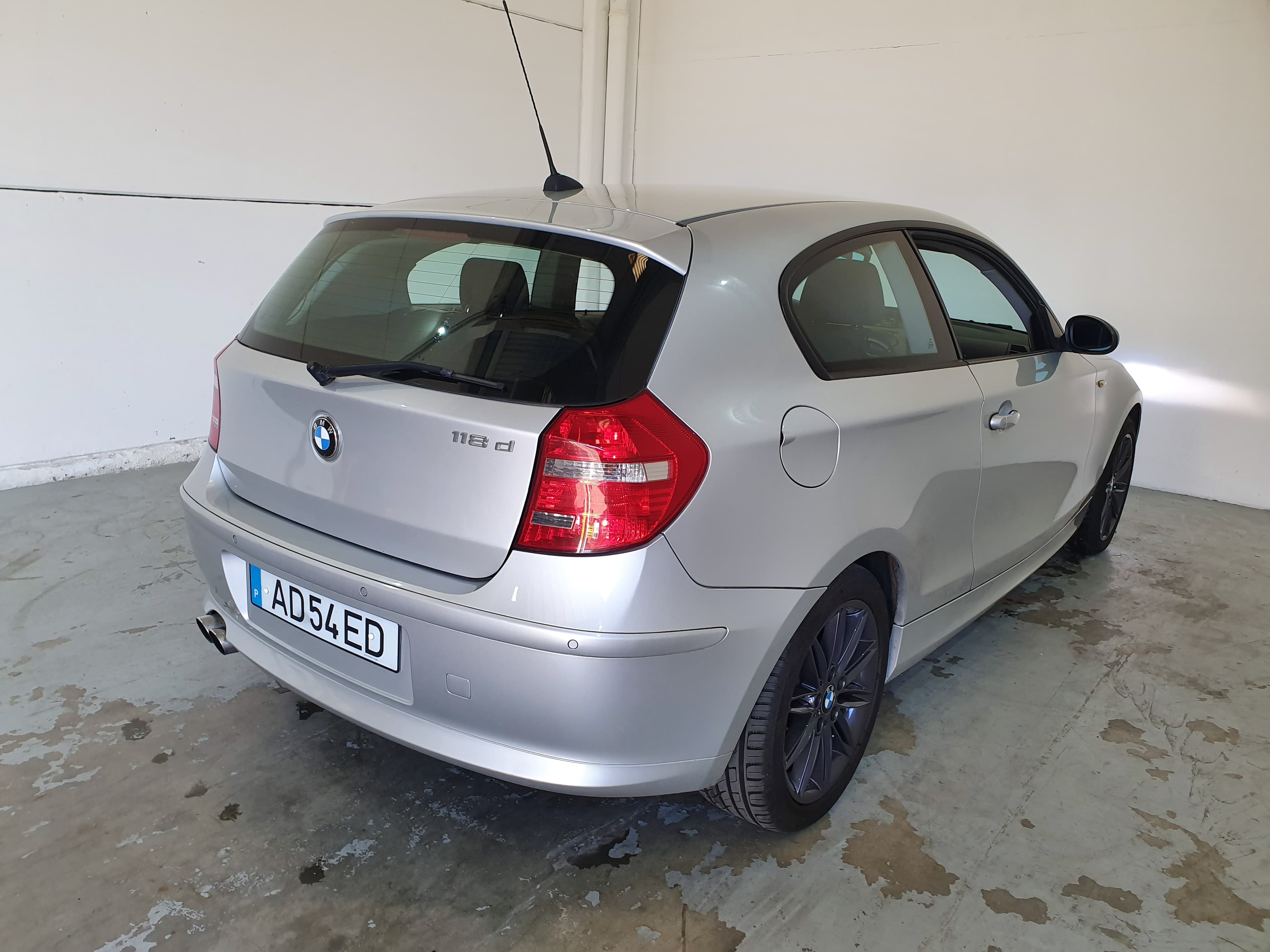 BMW 118D · Ano 2008 — imagem 8