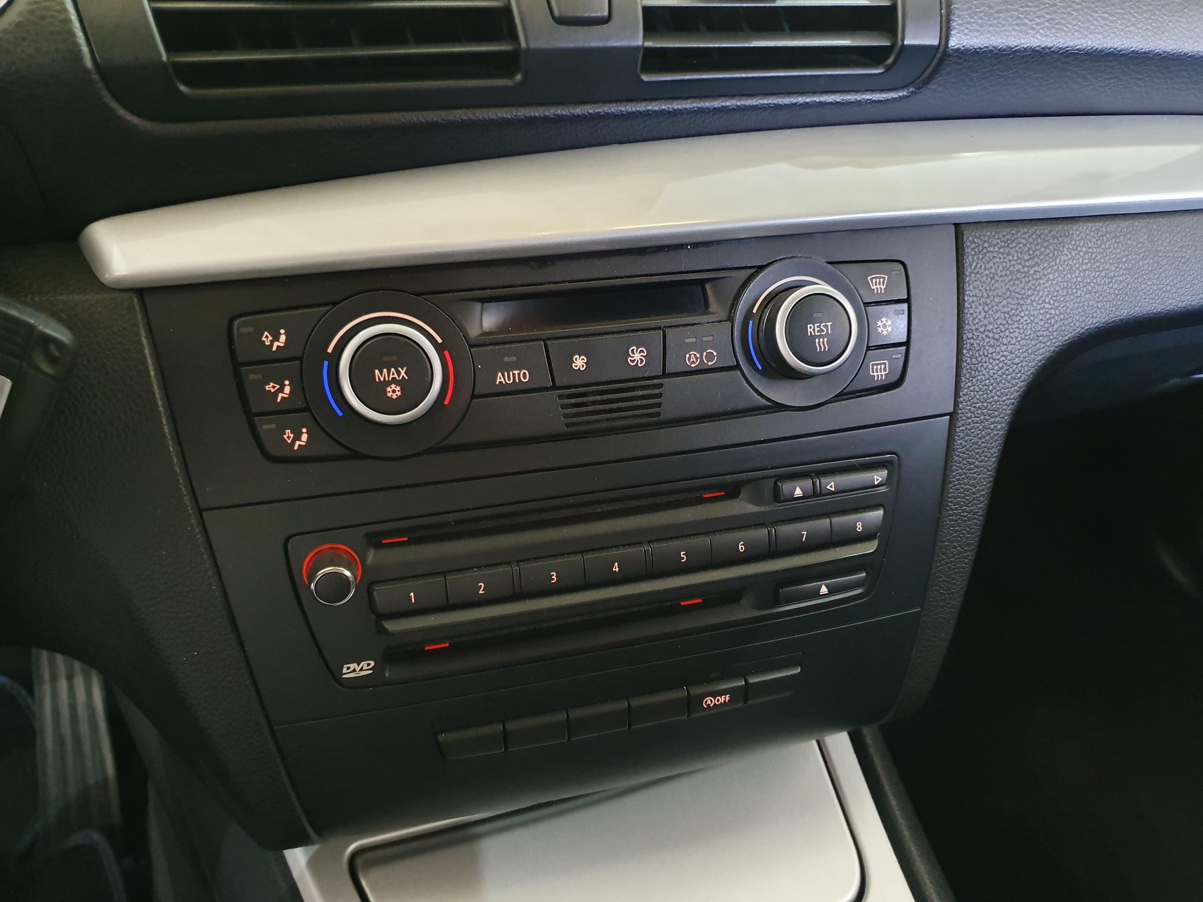 BMW 118D · Ano 2008 — imagem 28