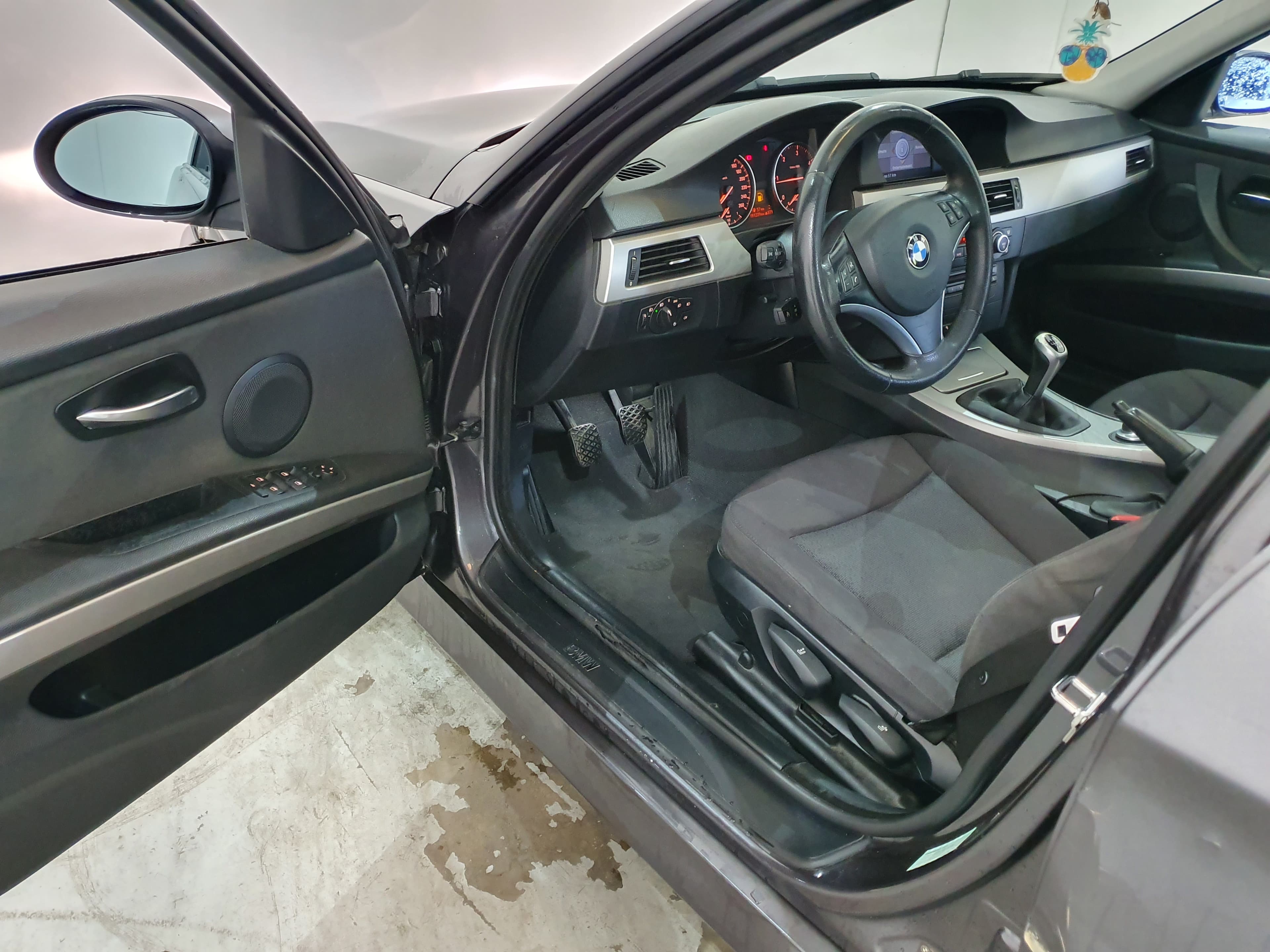 BMW 318D · Ano 2008 — imagem 30