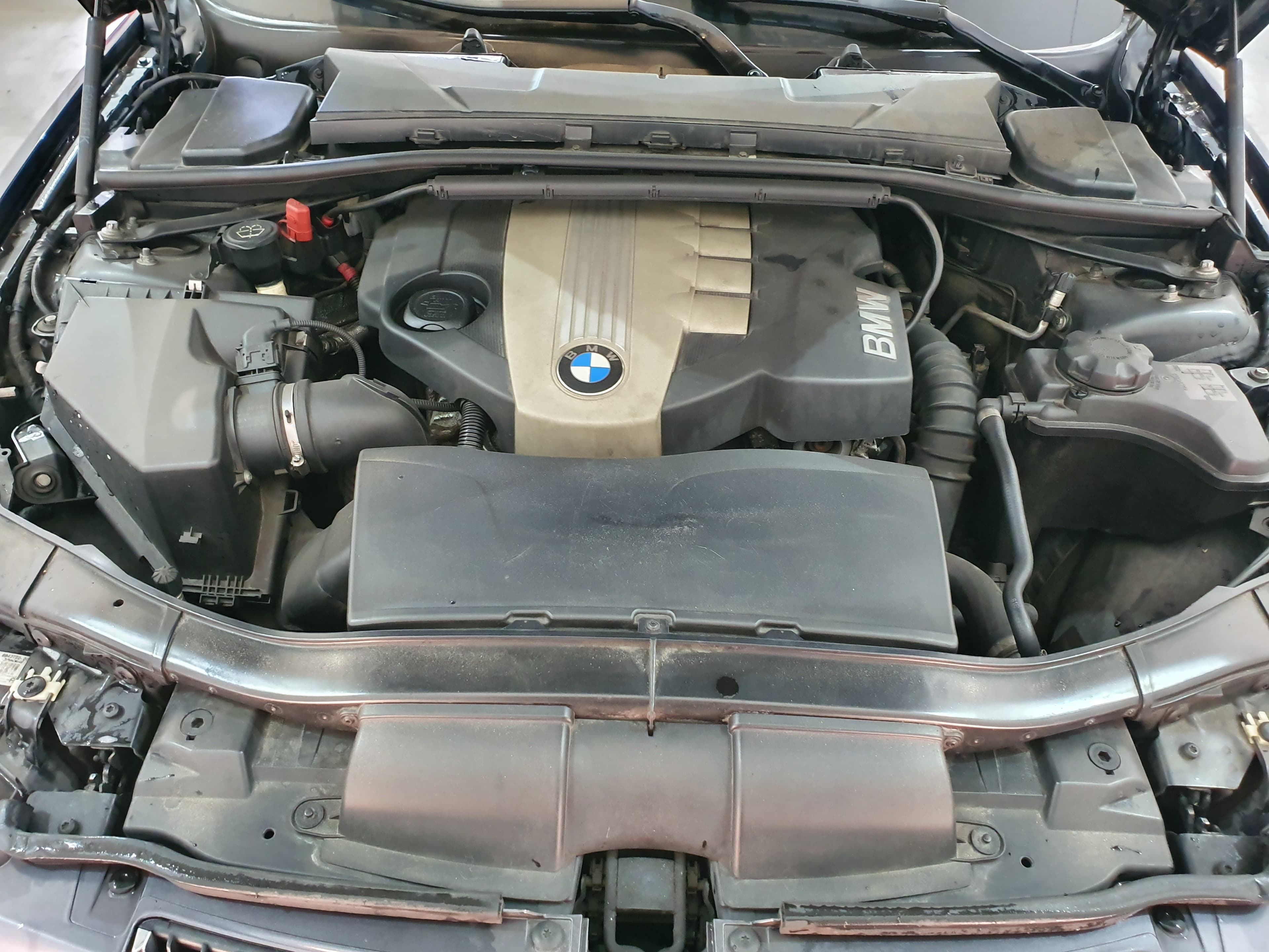 BMW 318D · Ano 2008 — imagem 10