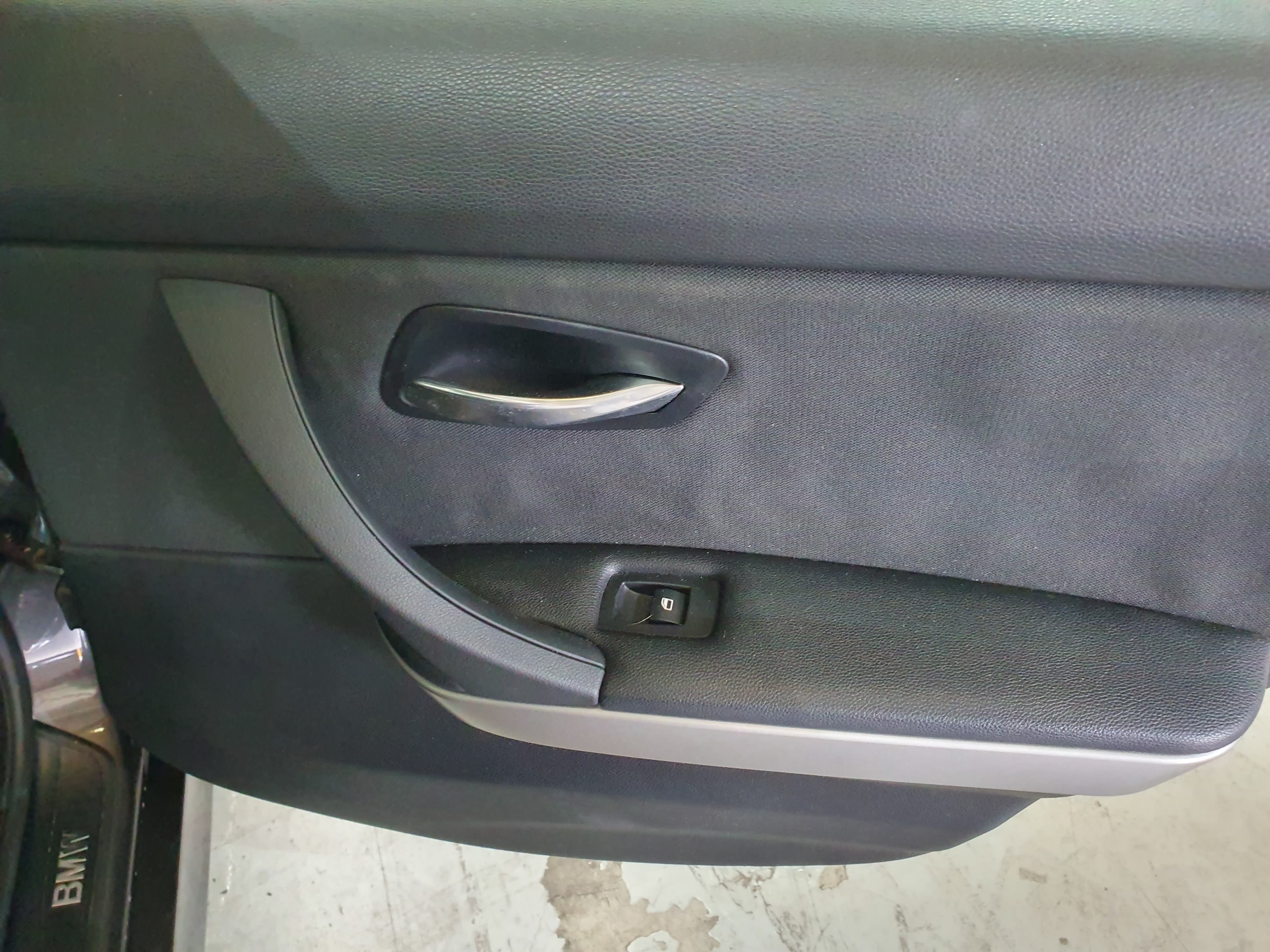BMW 318D · Ano 2008 — imagem 23