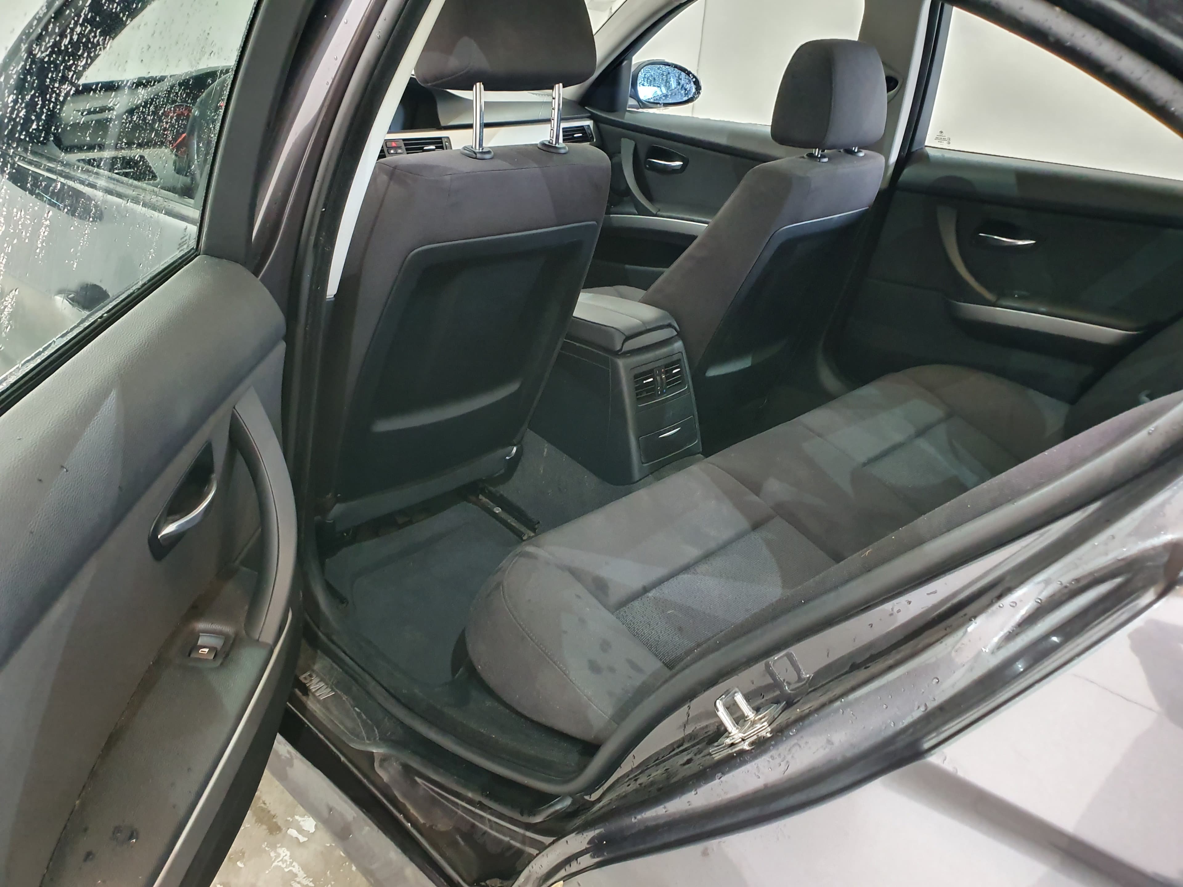BMW 318D · Ano 2008 — imagem 27