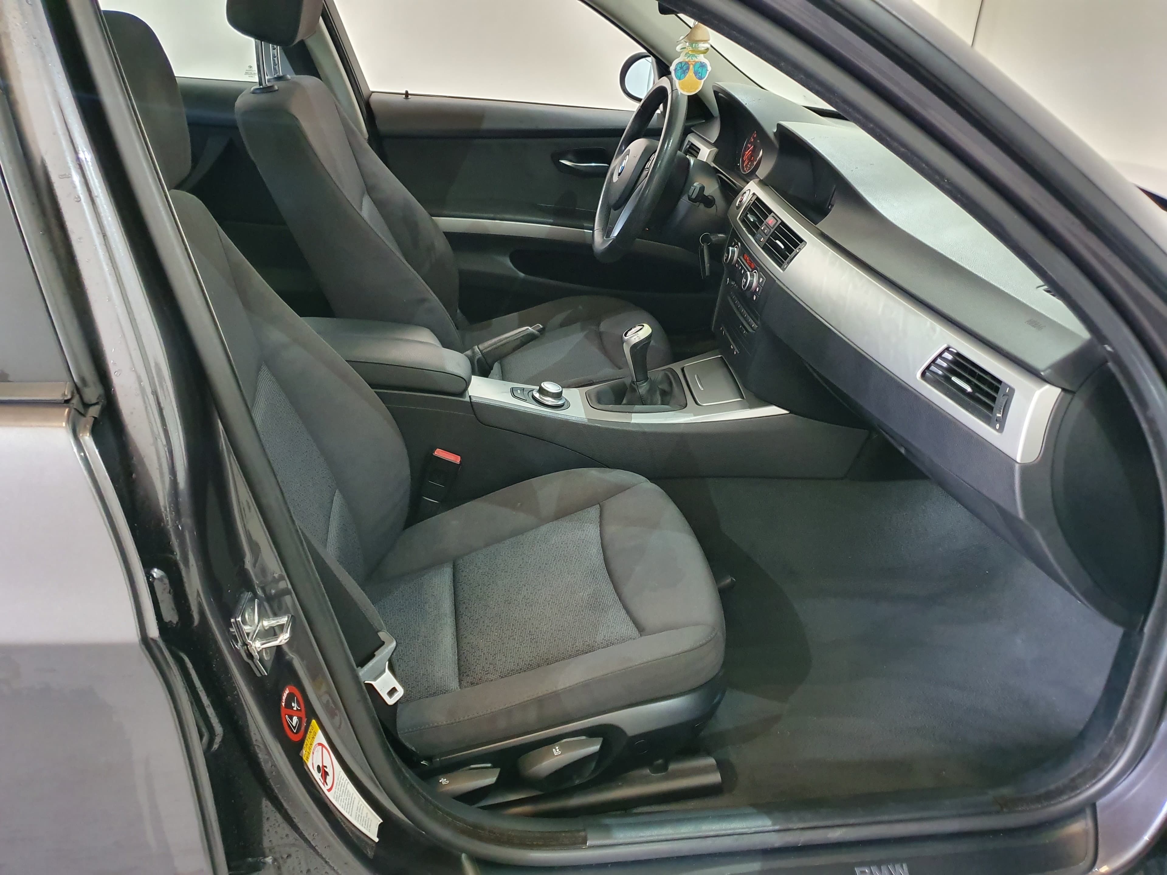 BMW 318D · Ano 2008 — imagem 31