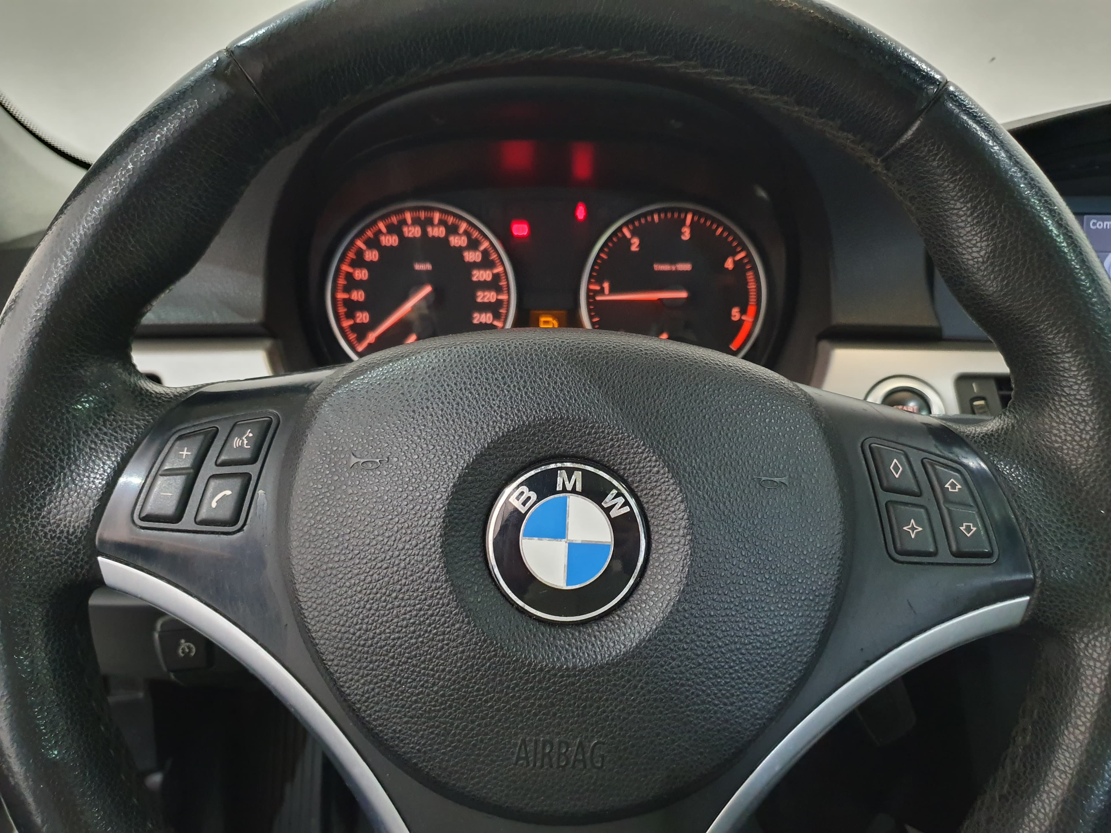BMW 318D · Ano 2008 — imagem 41