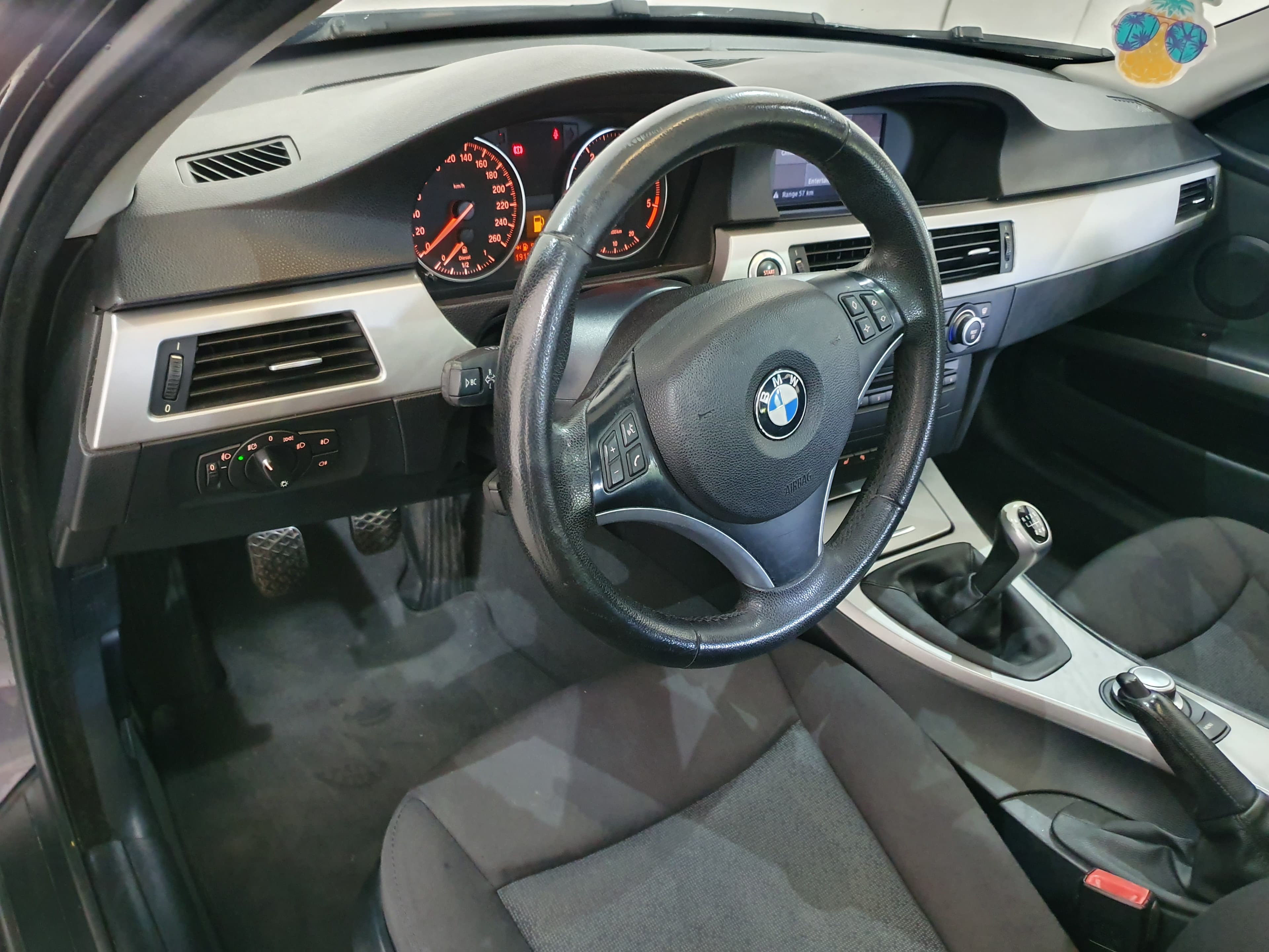 BMW 318D · Ano 2008 — imagem 35