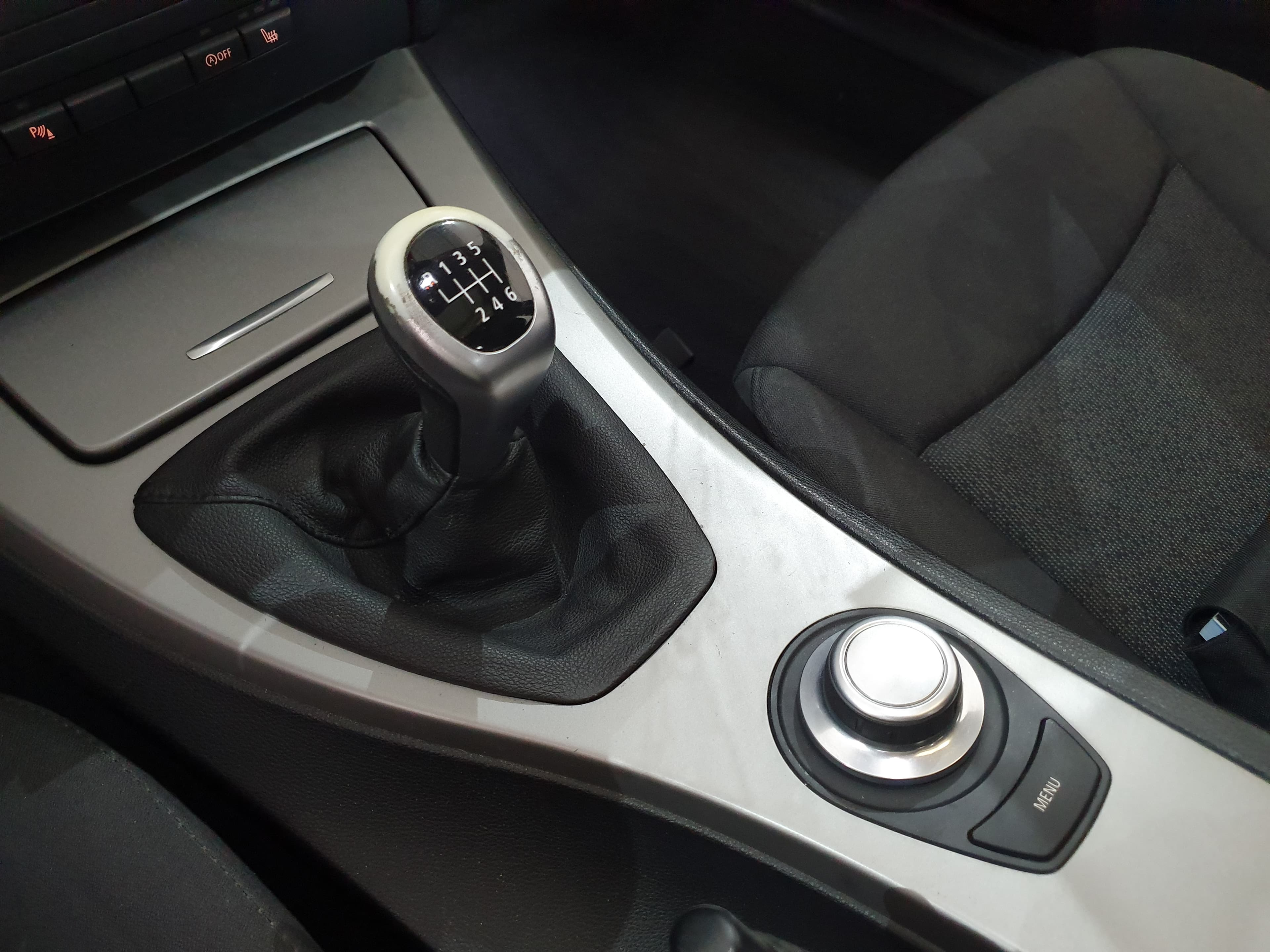 BMW 318D · Ano 2008 — imagem 39