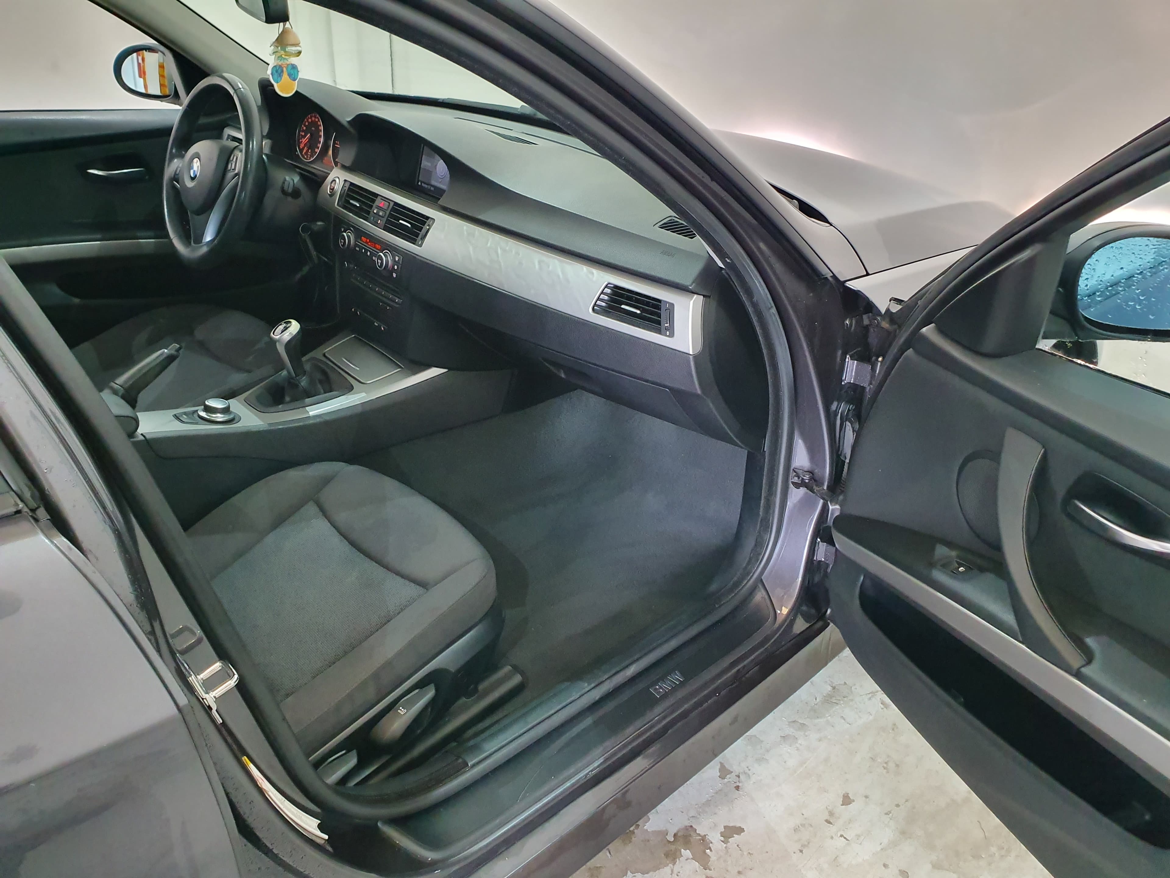 BMW 318D · Ano 2008 — imagem 25