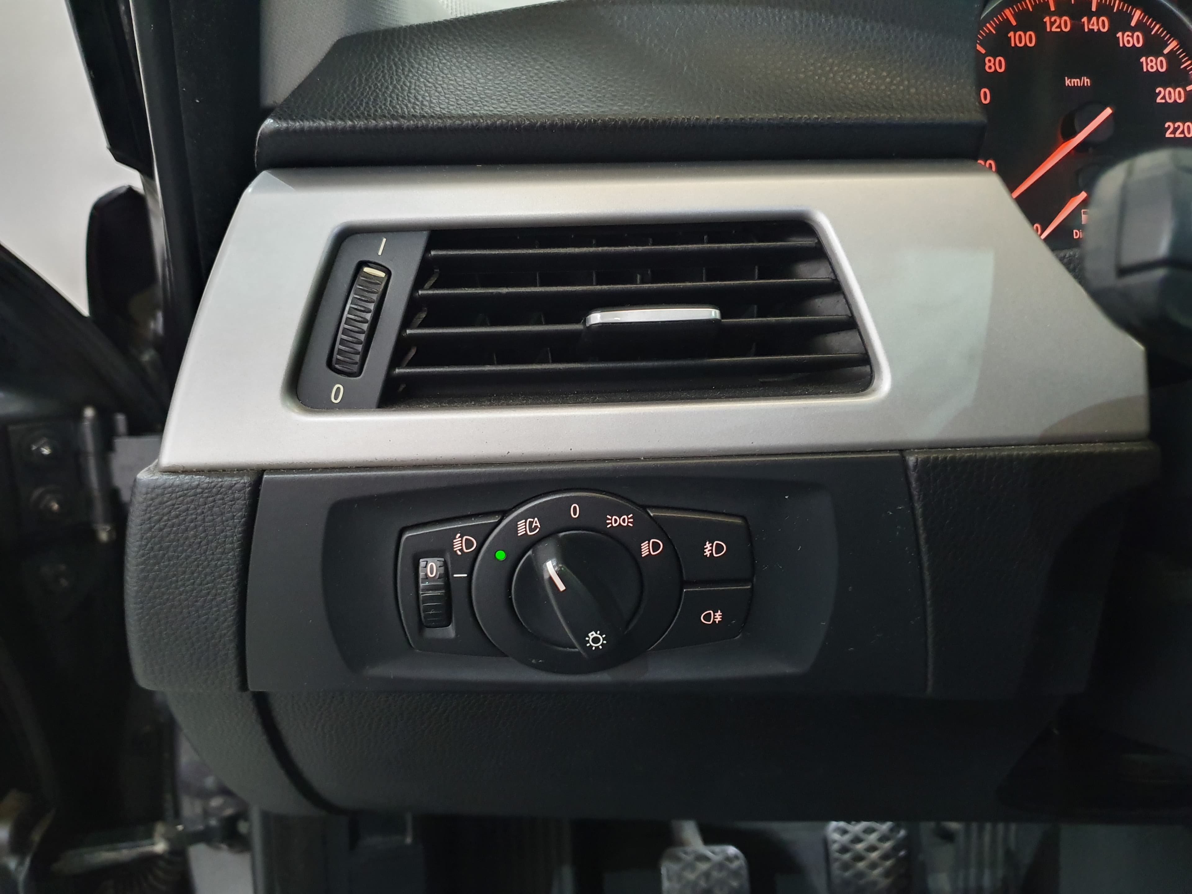 BMW 318D · Ano 2008 — imagem 45