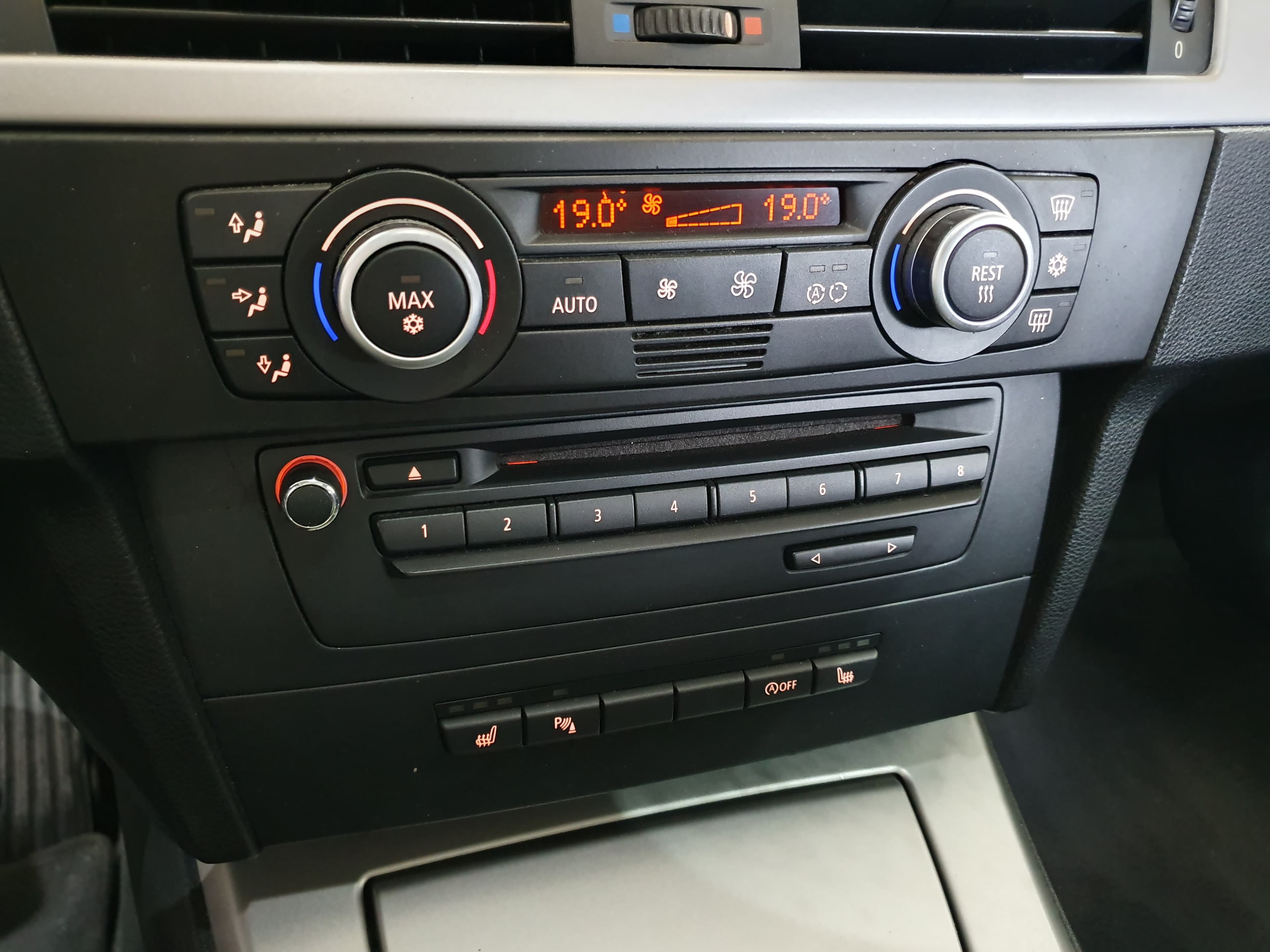 BMW 318D · Ano 2008 — imagem 38