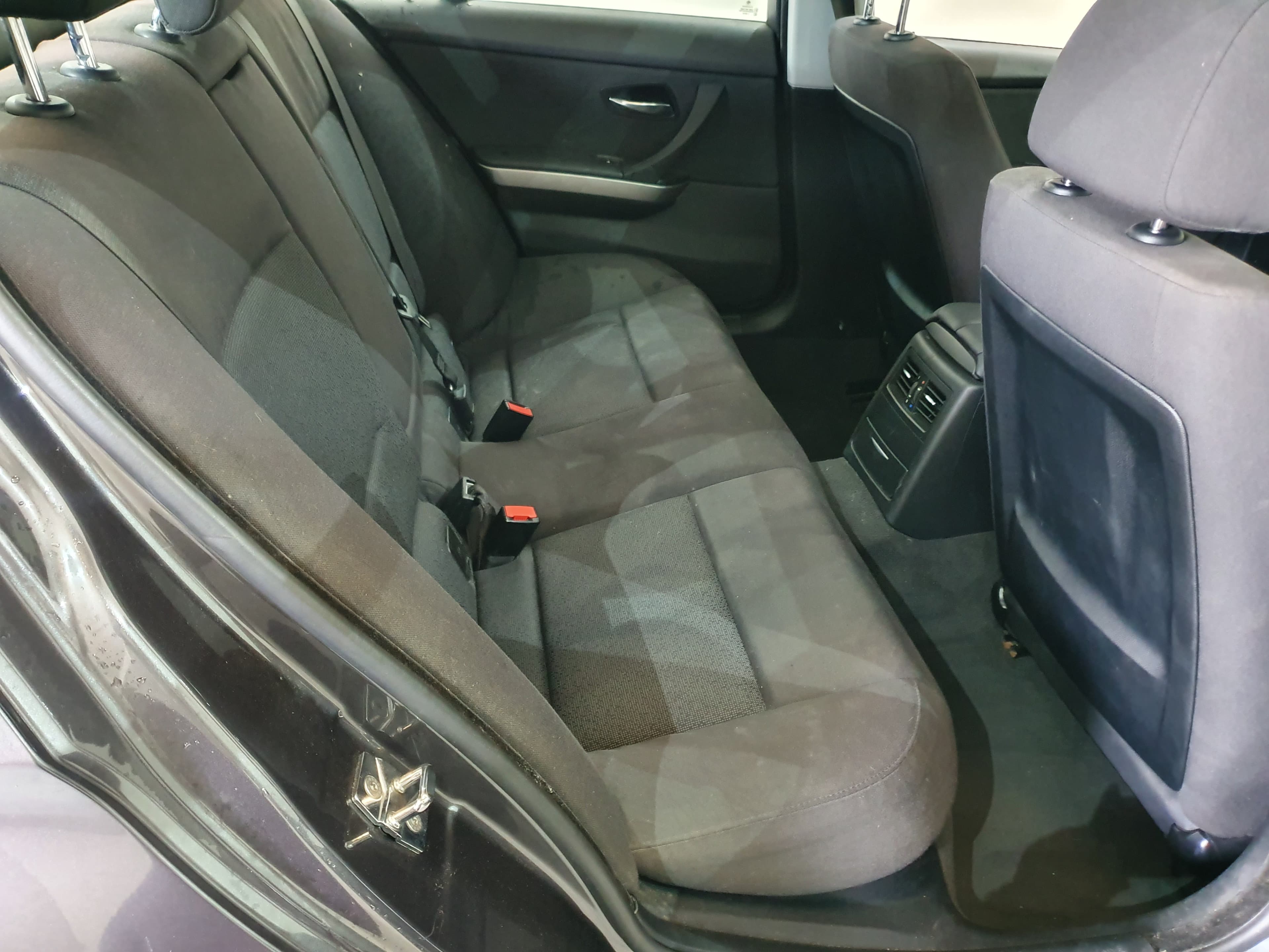 BMW 318D · Ano 2008 — imagem 24