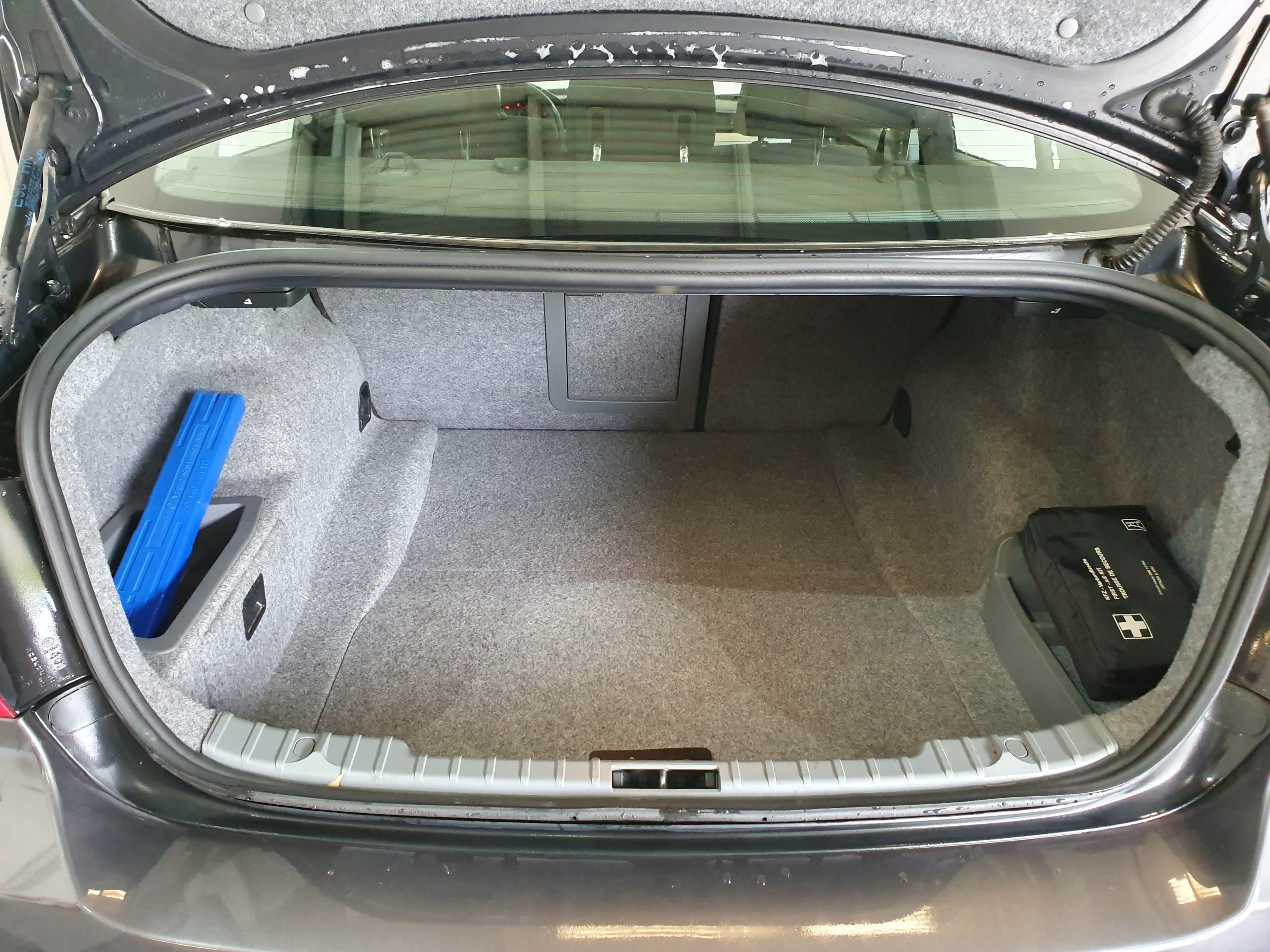 BMW 318D · Ano 2008 — imagem 8