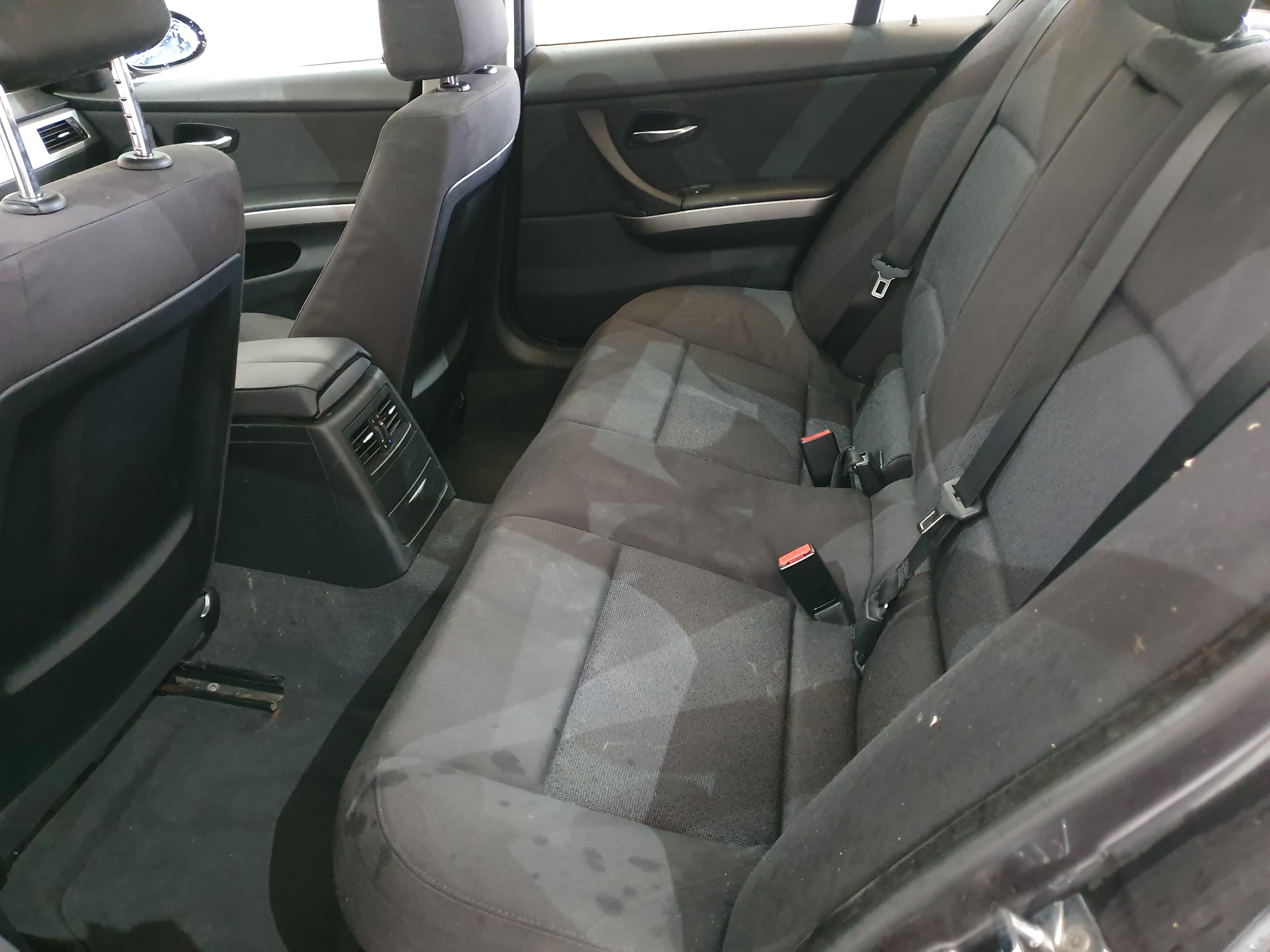 BMW 318D · Ano 2008 — imagem 29