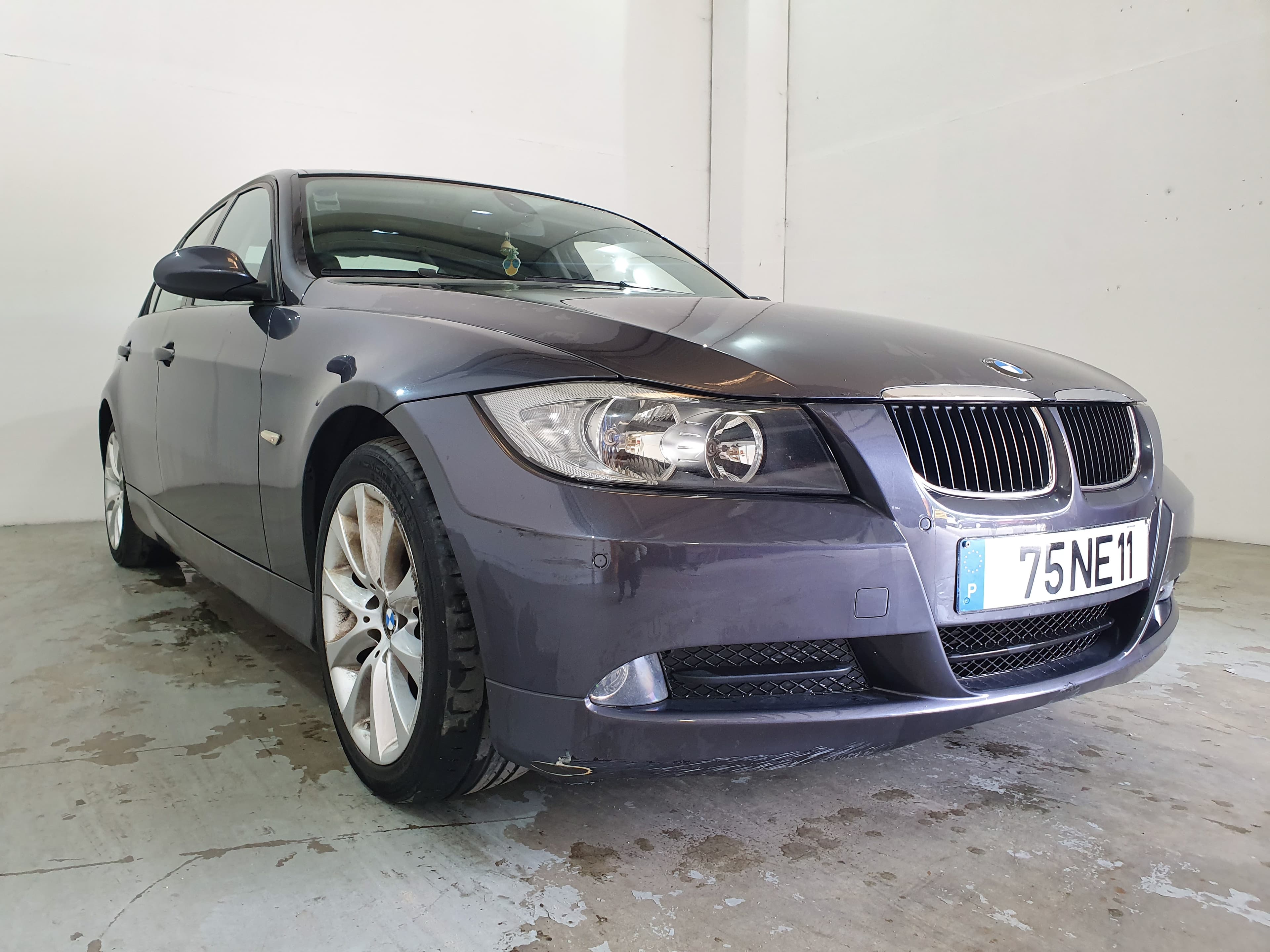 BMW 318D · Ano 2008 — imagem 4