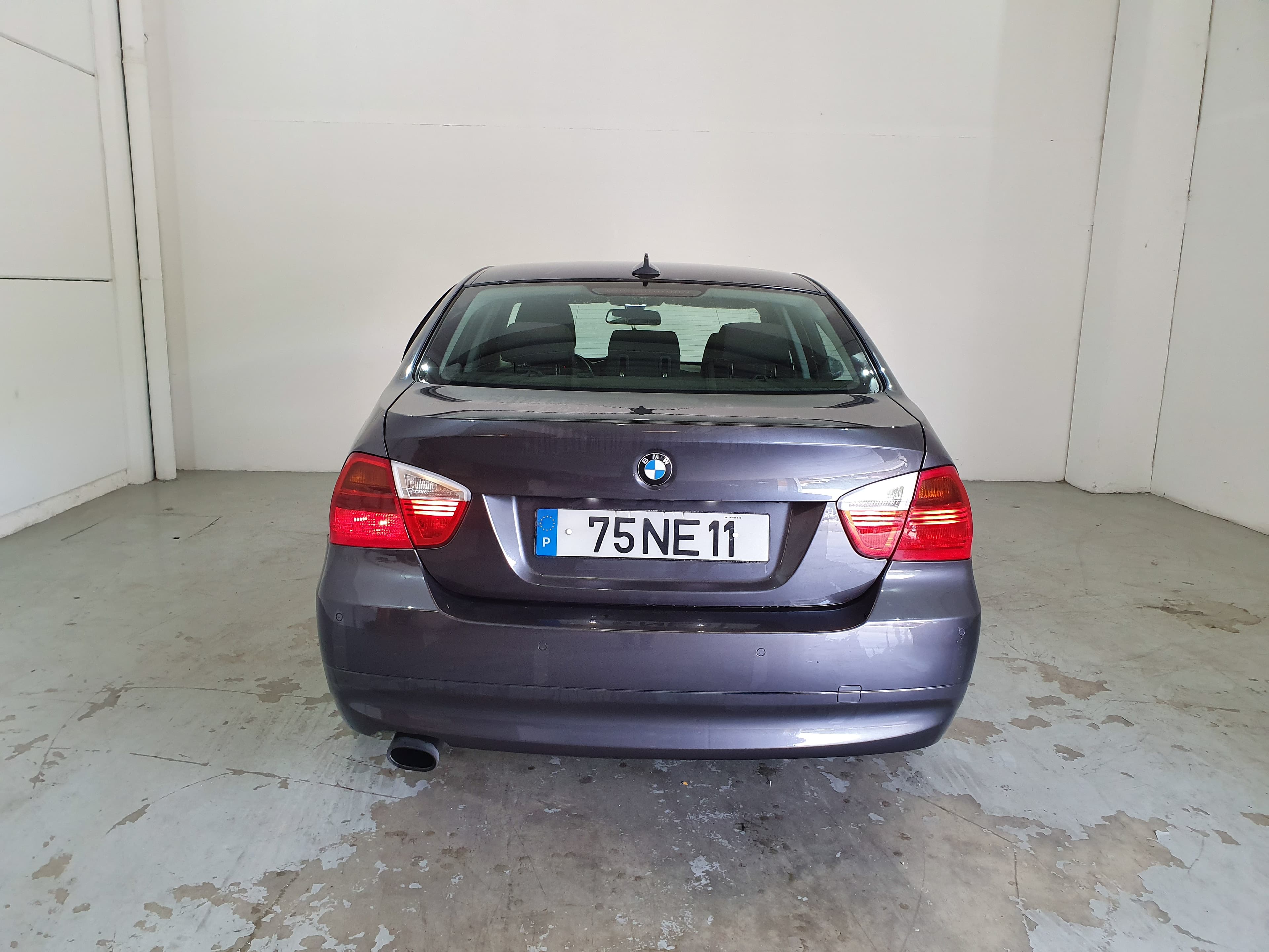 BMW 318D · Ano 2008 — imagem 5