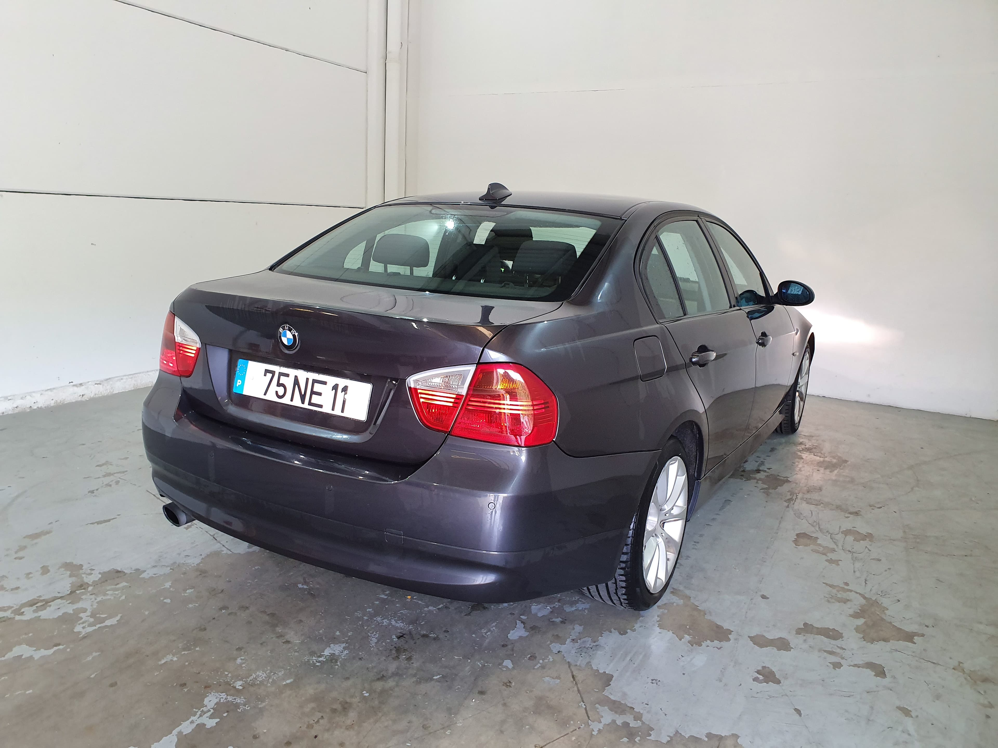 BMW 318D · Ano 2008 — imagem 6