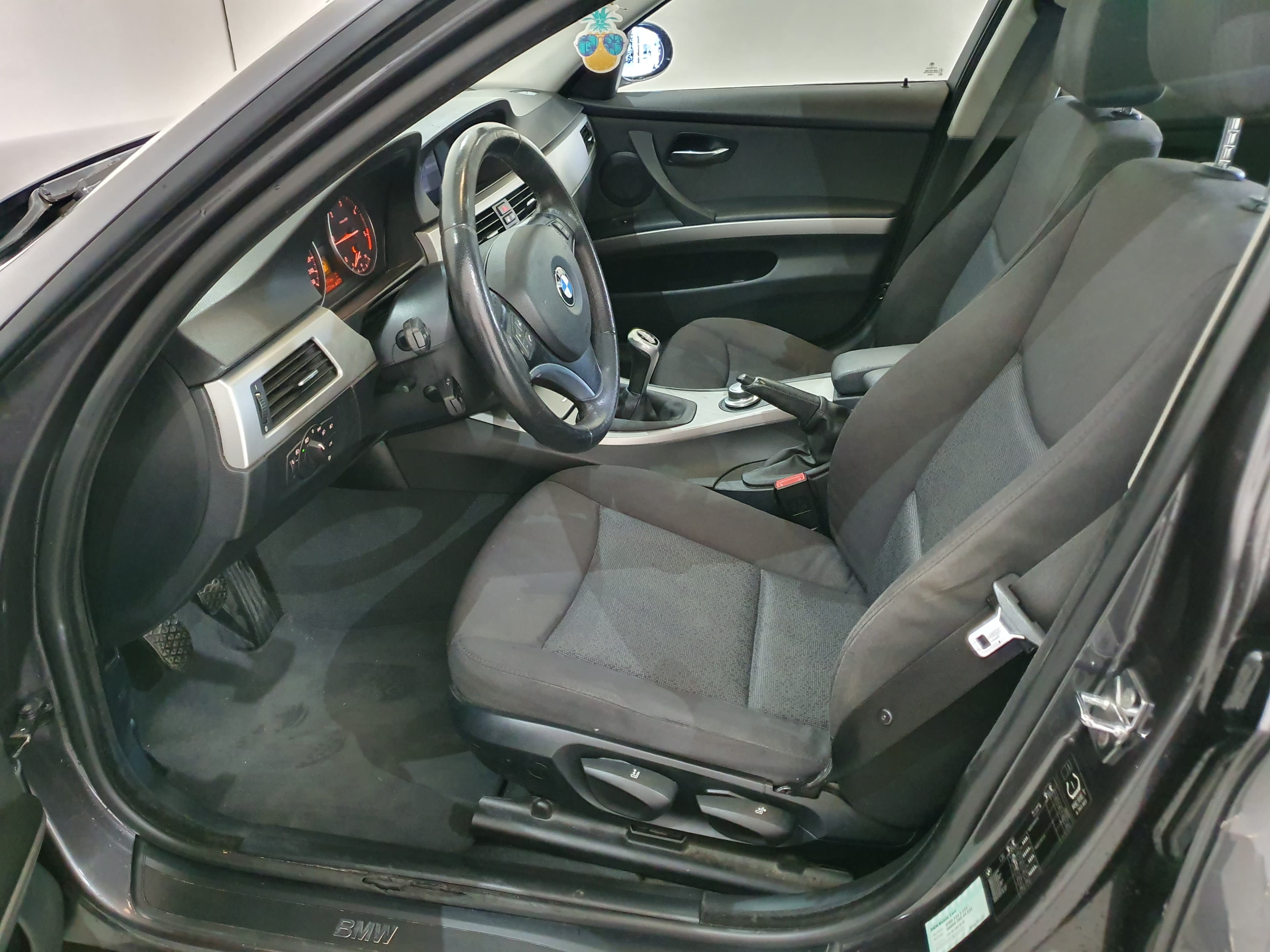 BMW 318D · Ano 2008 — imagem 33