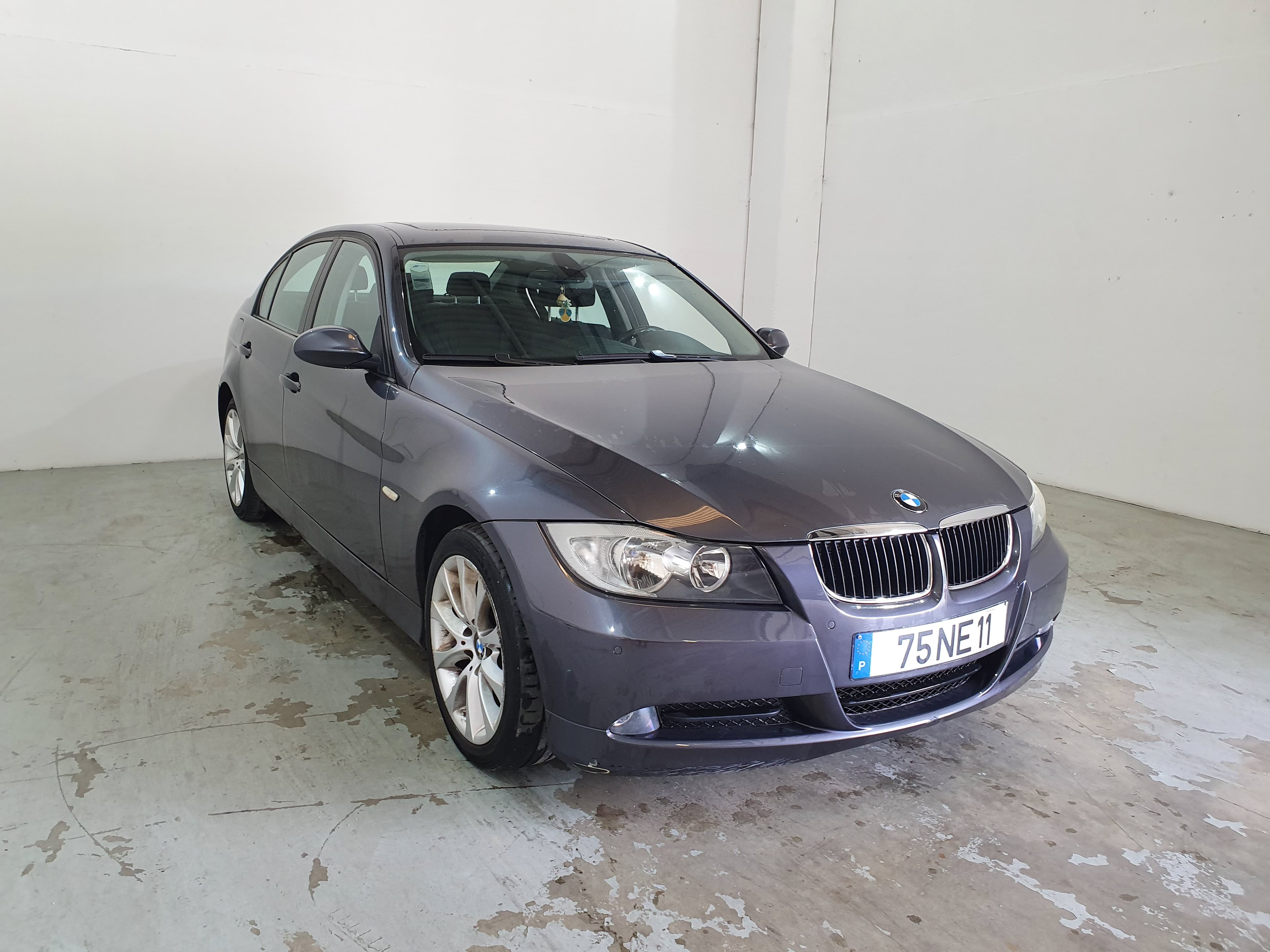 BMW 318D · Ano 2008 — imagem 3