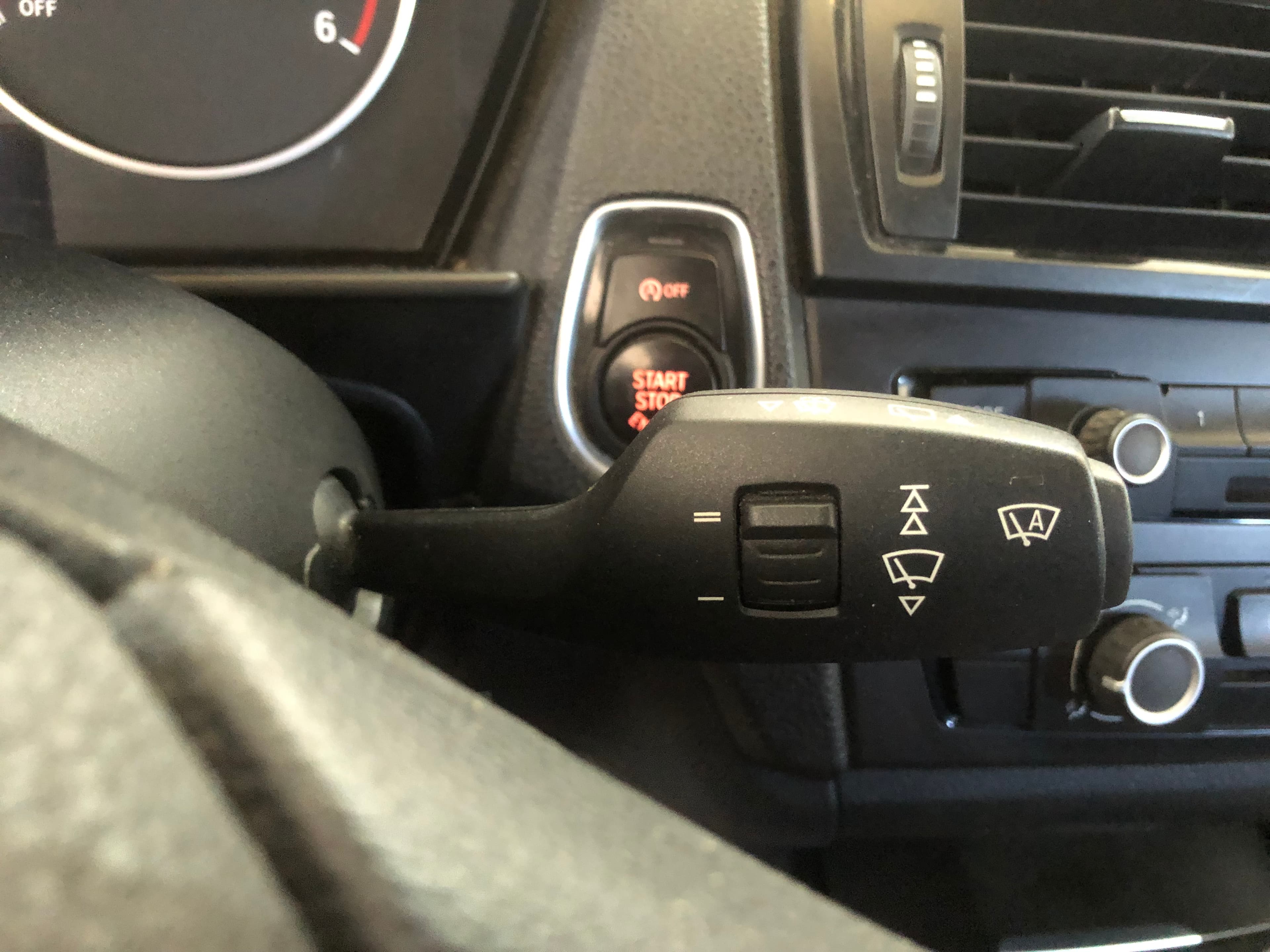 BMW 116D · Ano 2012 — imagen 28