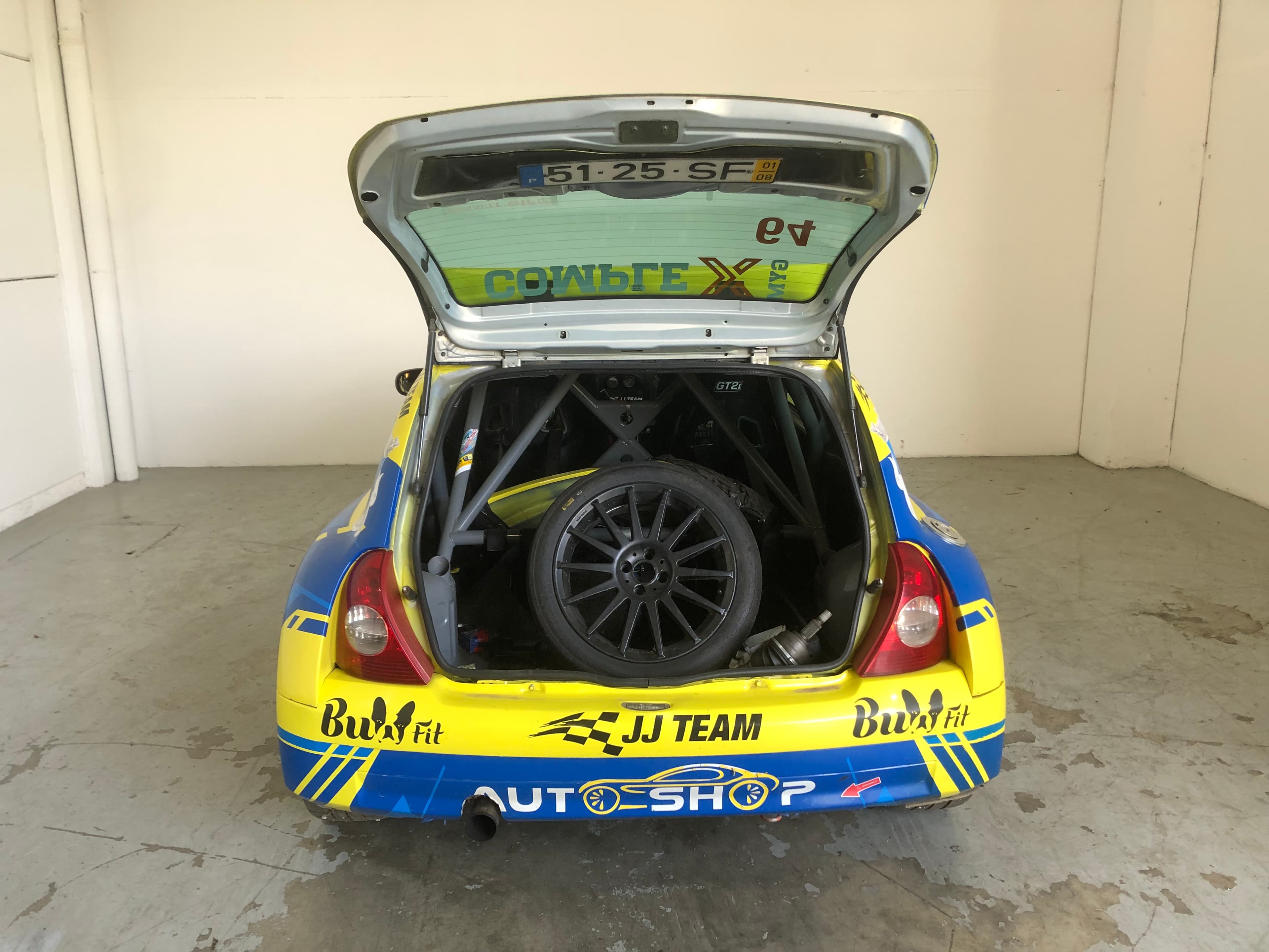 Renault Clio · Ano 2001 — image 8