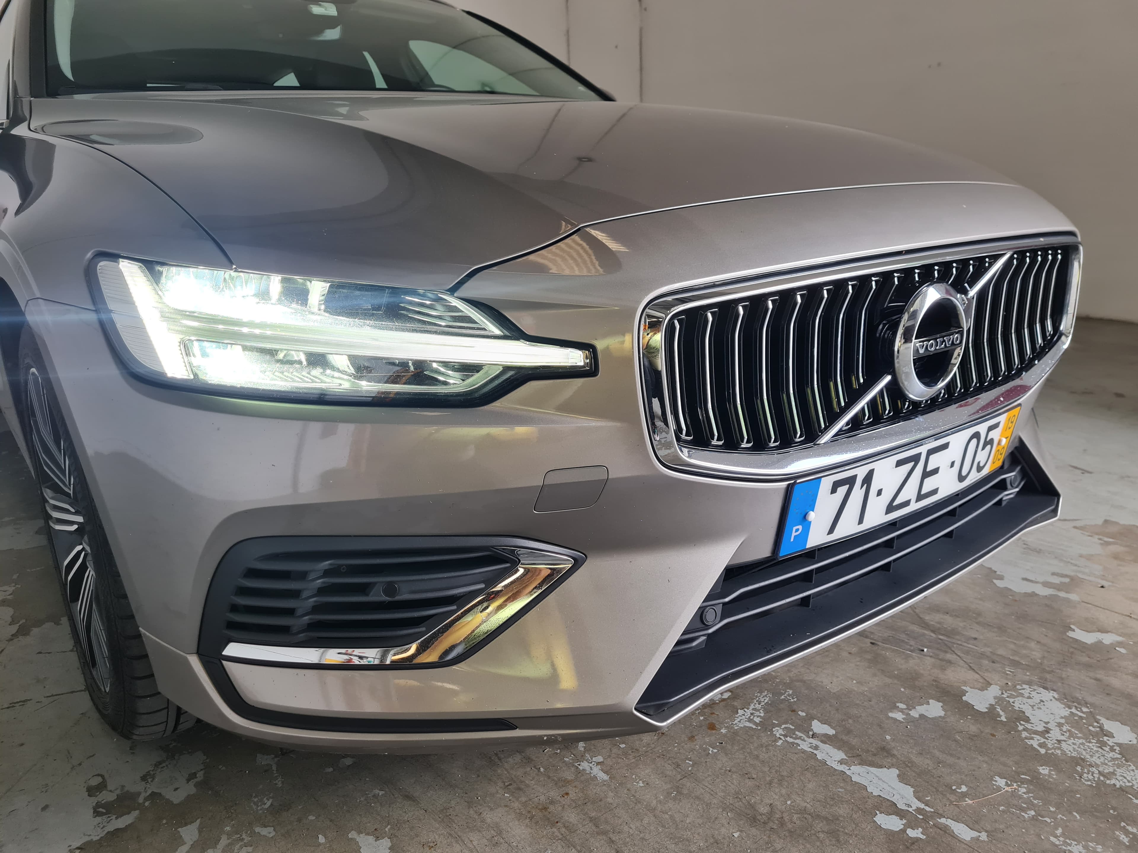 Volvo V60 2.0 T8 AWD TE Inscription · Ano 2019 — imagem 4