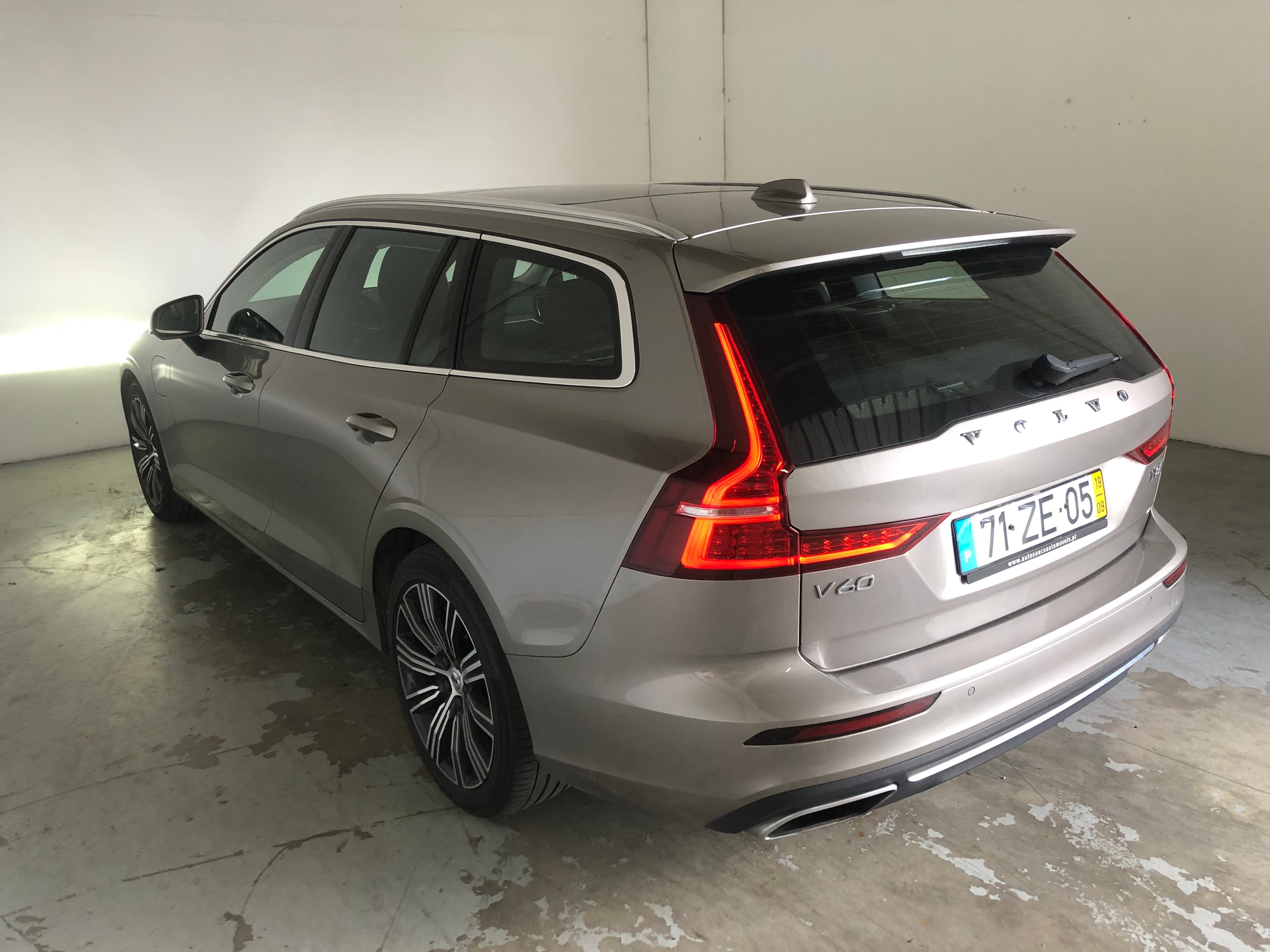 Volvo V60 2.0 T8 AWD TE Inscription · Ano 2019 — imagem 8