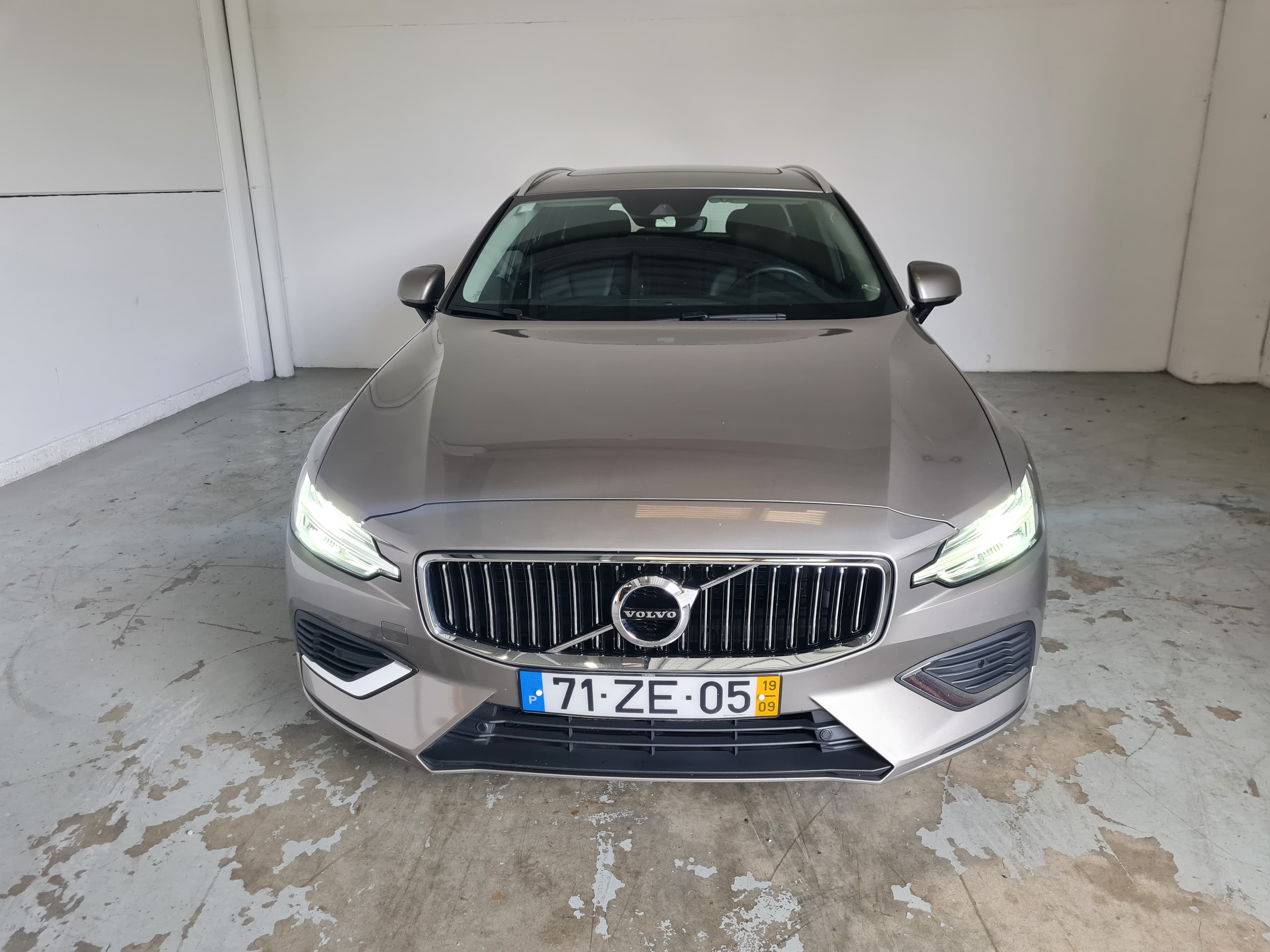 Volvo V60 2.0 T8 AWD TE Inscription · Ano 2019 — imagem 3