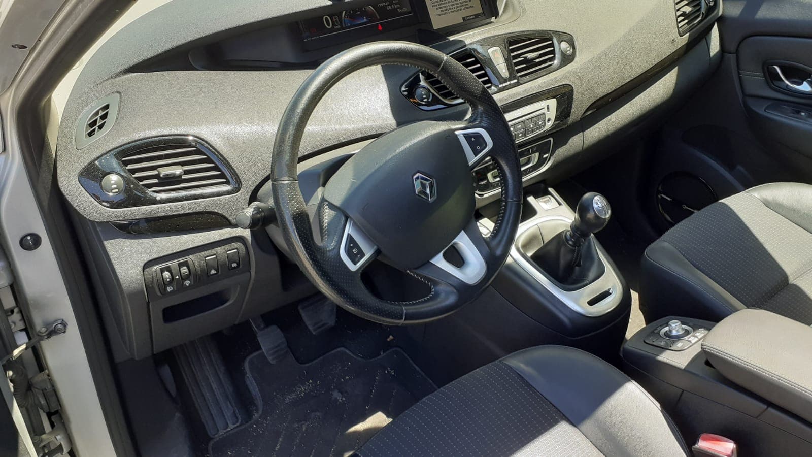 Renault Grand Scénic DCI · Ano 2013 — imagen 10