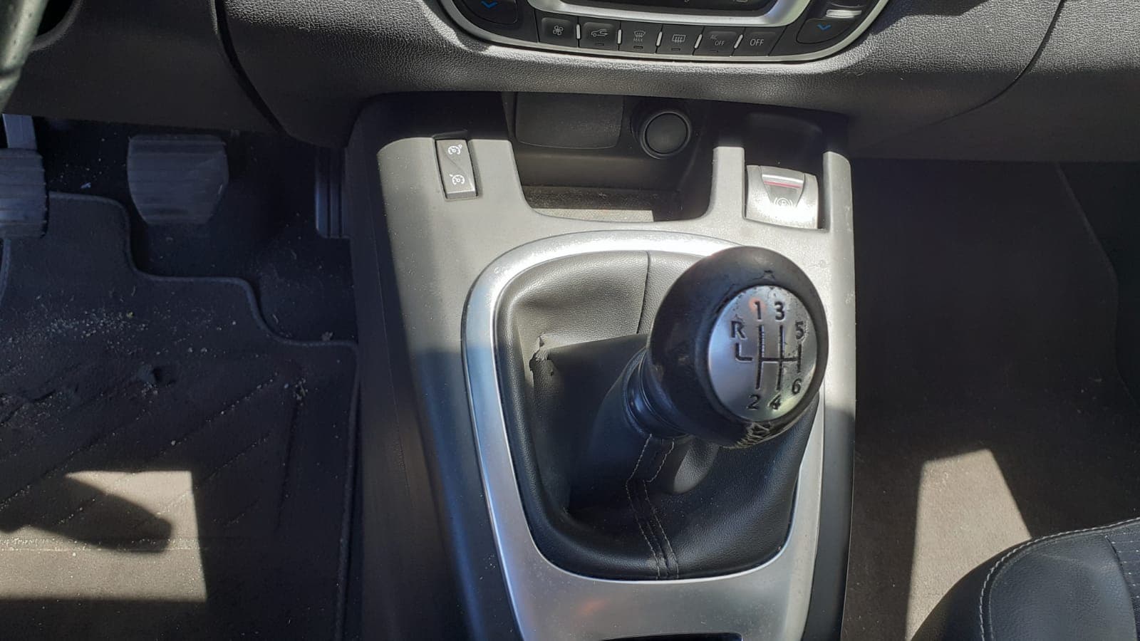 Renault Grand Scénic DCI · Ano 2013 — imagen 21