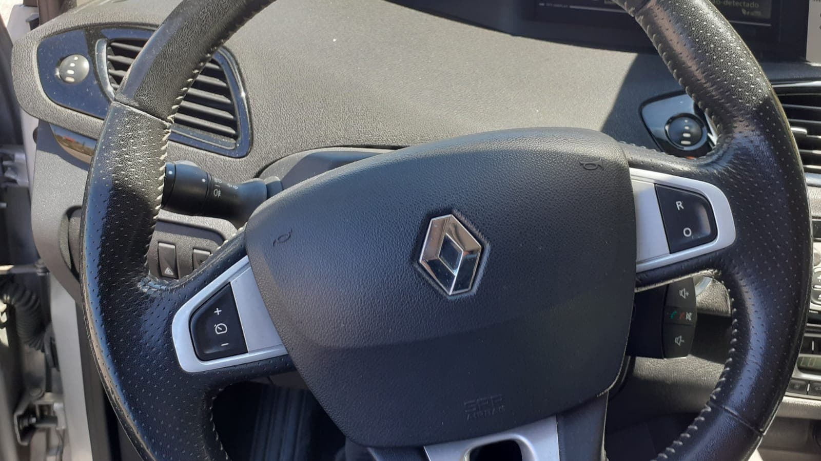 Renault Grand Scénic DCI · Ano 2013 — imagen 28