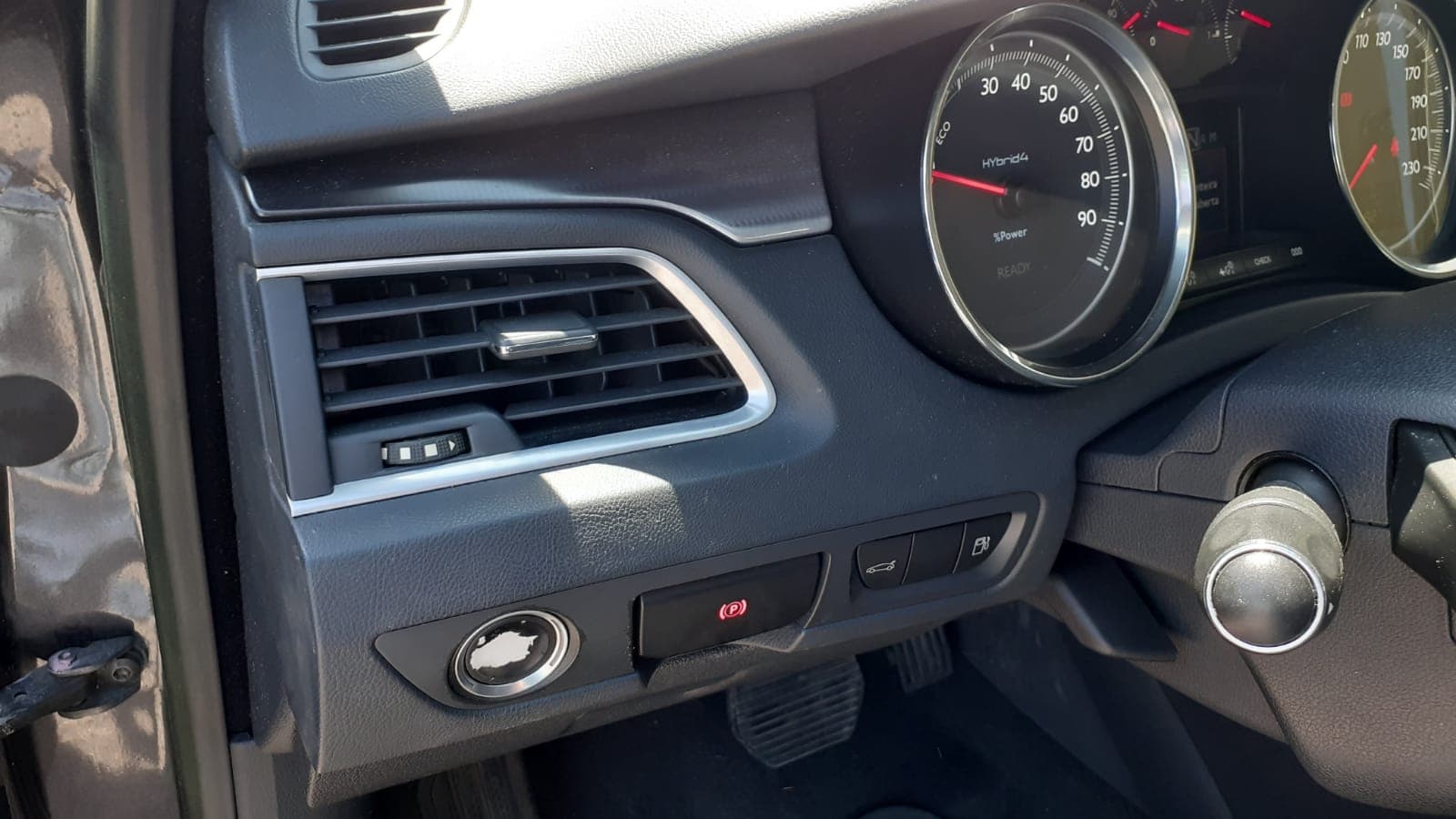 Peugeot 508 SW 2.0 HDI RXH Hybrid · Ano 2012 — imagem 31