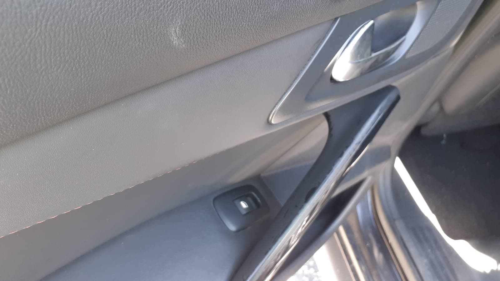 Peugeot 508 SW 2.0 HDI RXH Hybrid · Ano 2012 — imagem 29