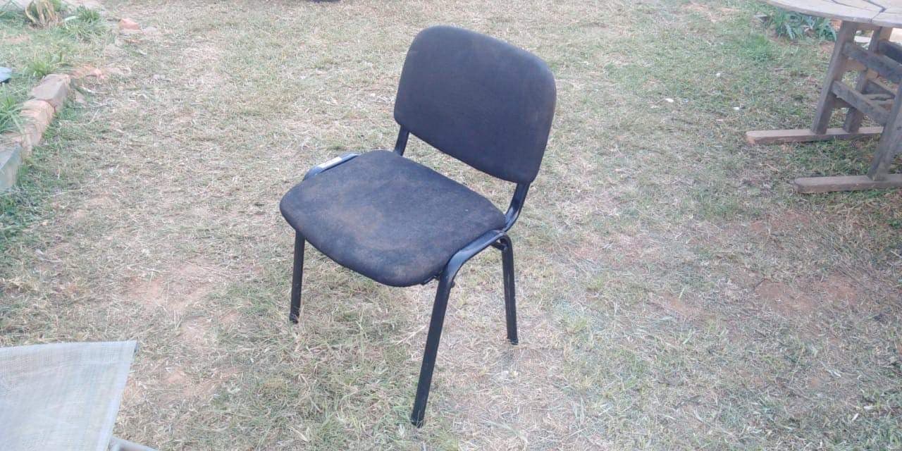 Climatiseurs, chaises, chevalets, tableaux (Garden) — imagem 4