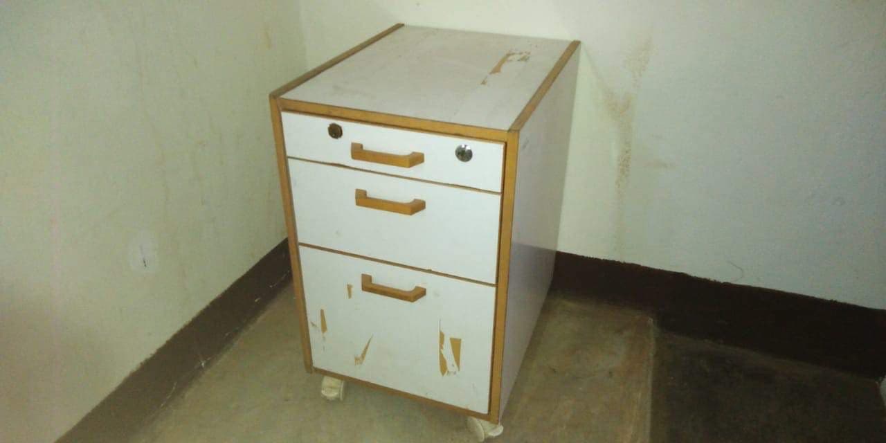 Meubles, imprimante, cartouche, refrigerateur (salle 9) — imagem 12