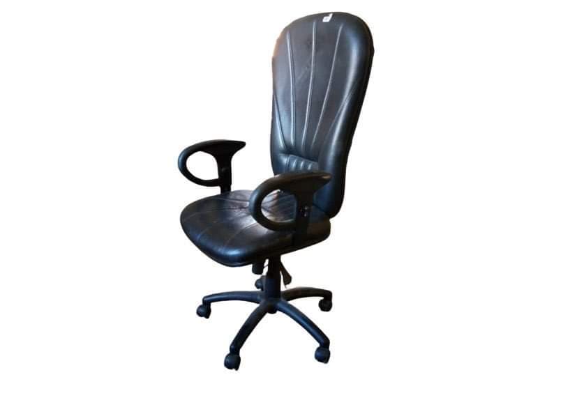 Meubles, chaises, extincteurs (salle 10, 11, 12) — imagen 2