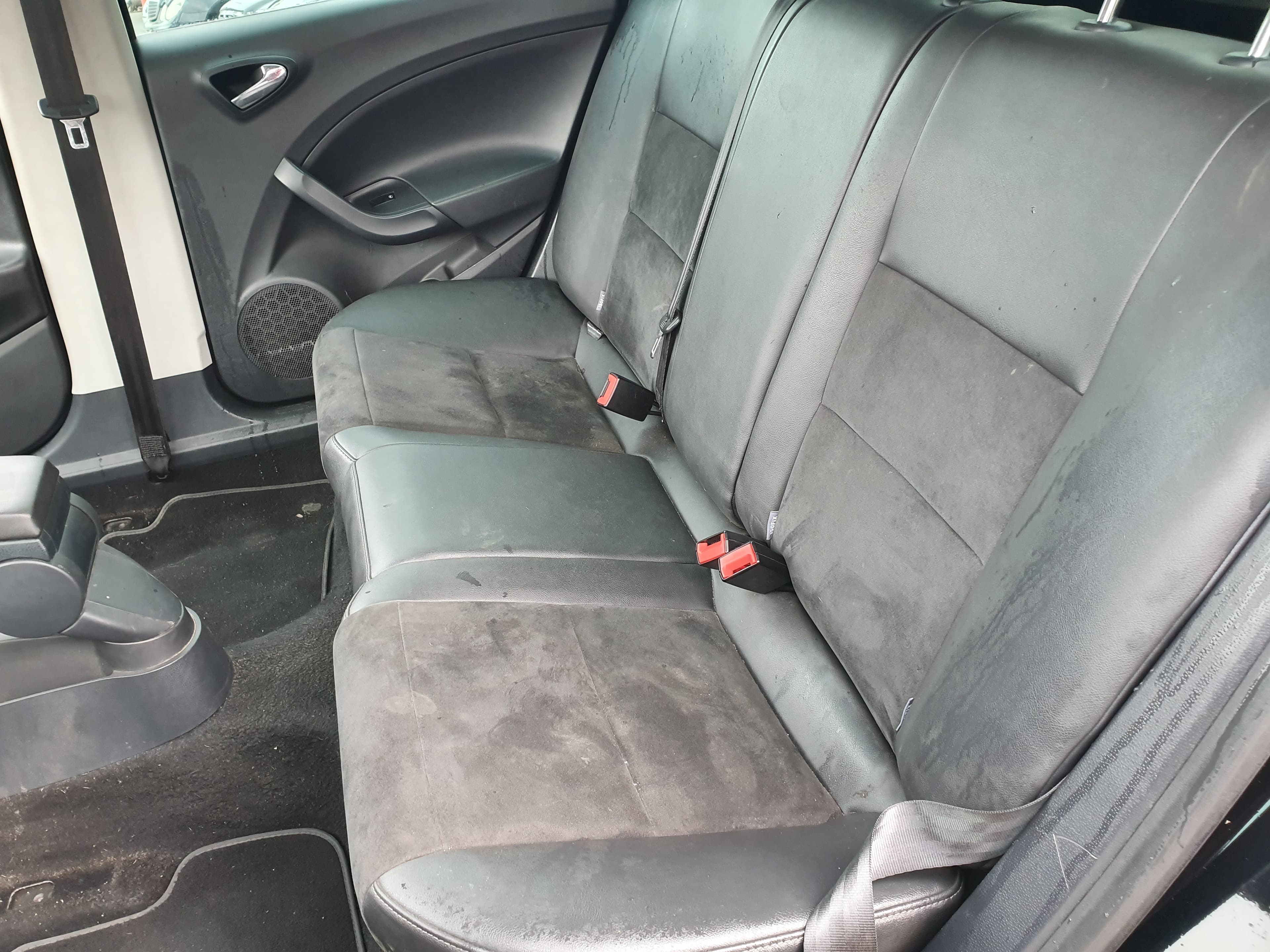 Seat Ibiza 1.2 TDI · Ano 2013 — imagen 31
