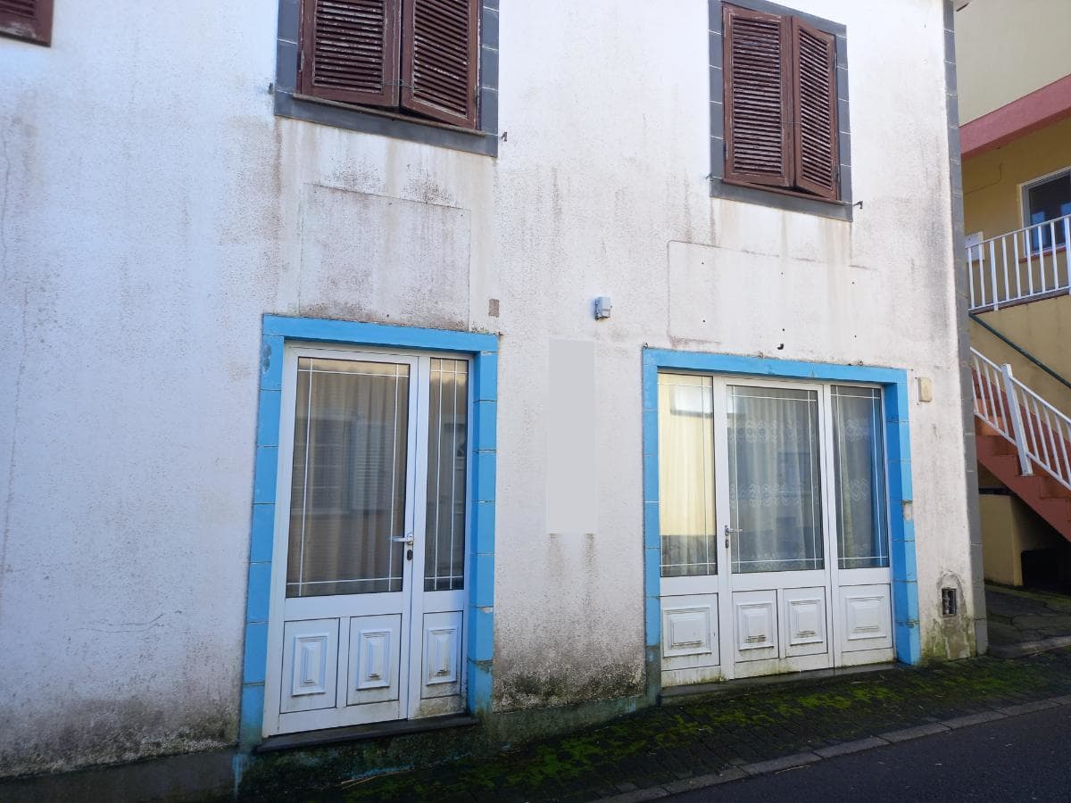 Moradia V3 c/ Arrumos · Santa Cruz das Flores, Açores — imagem 2