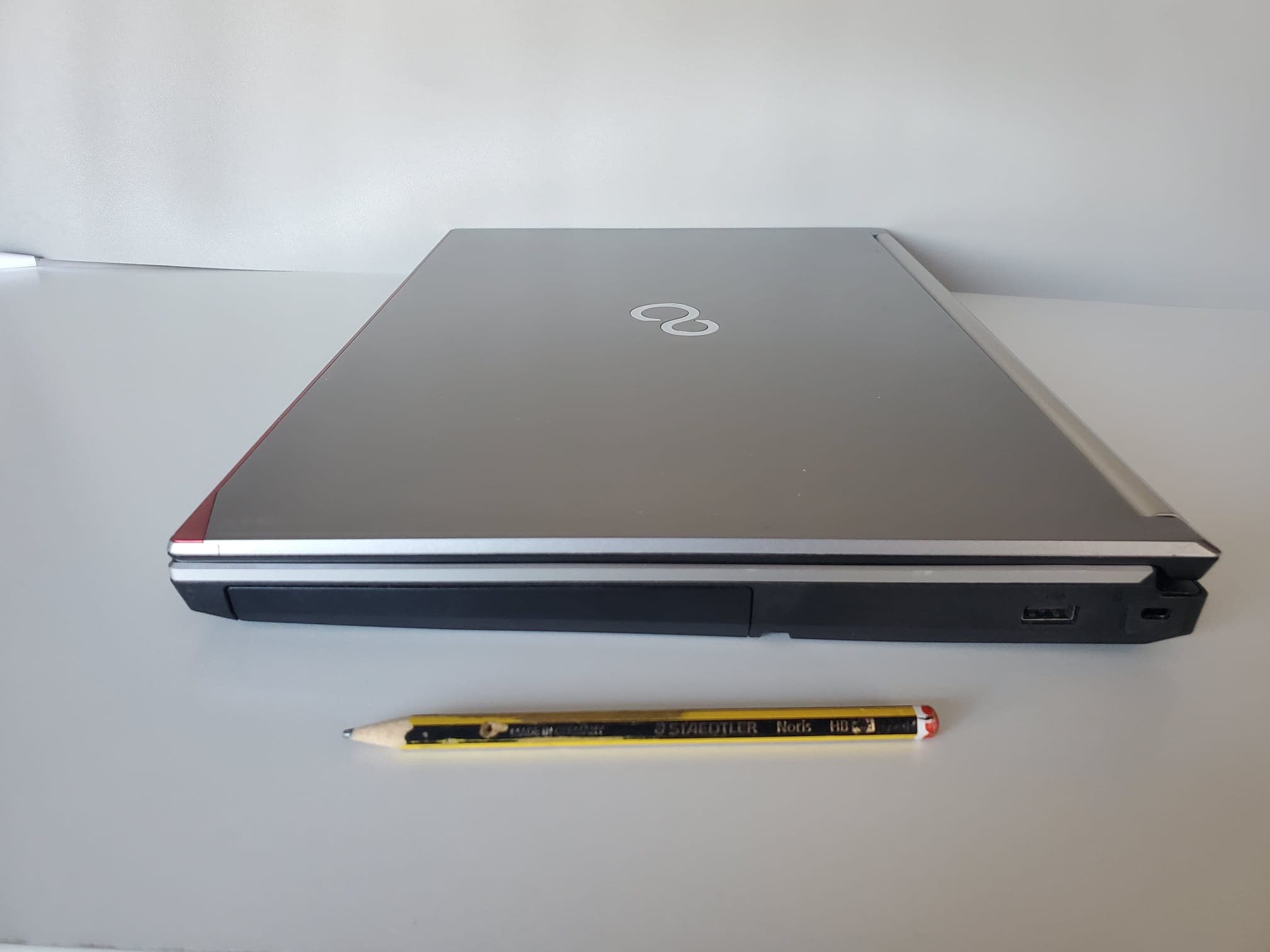 Portátil Fujitsu Celsius H770 — imagen 11