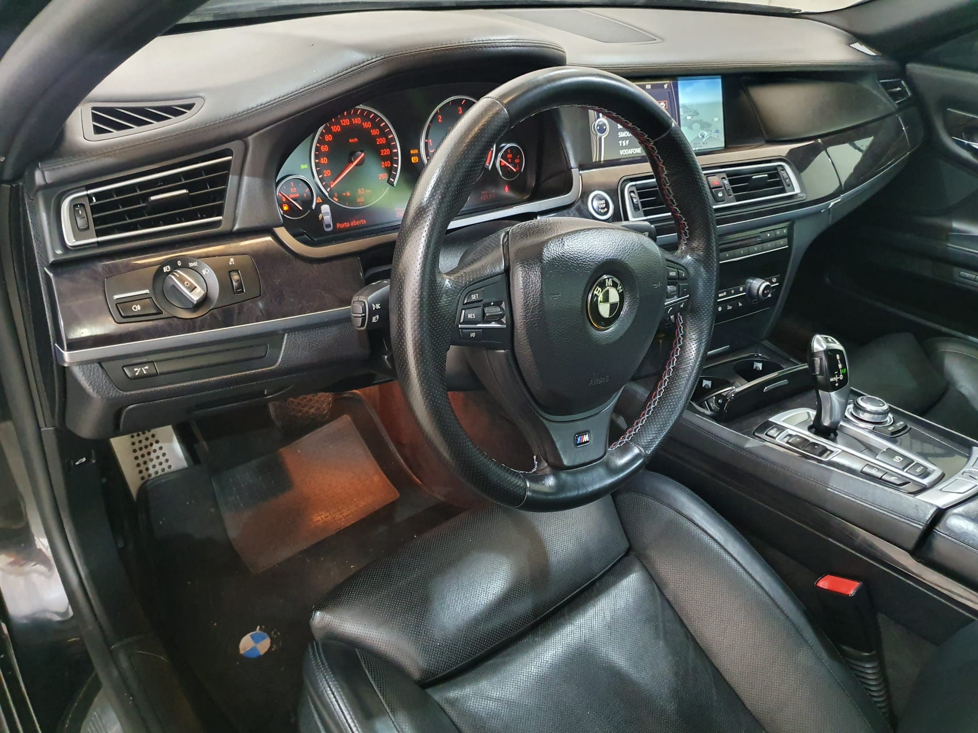 BMW 740D · Ano 2010 — image 21