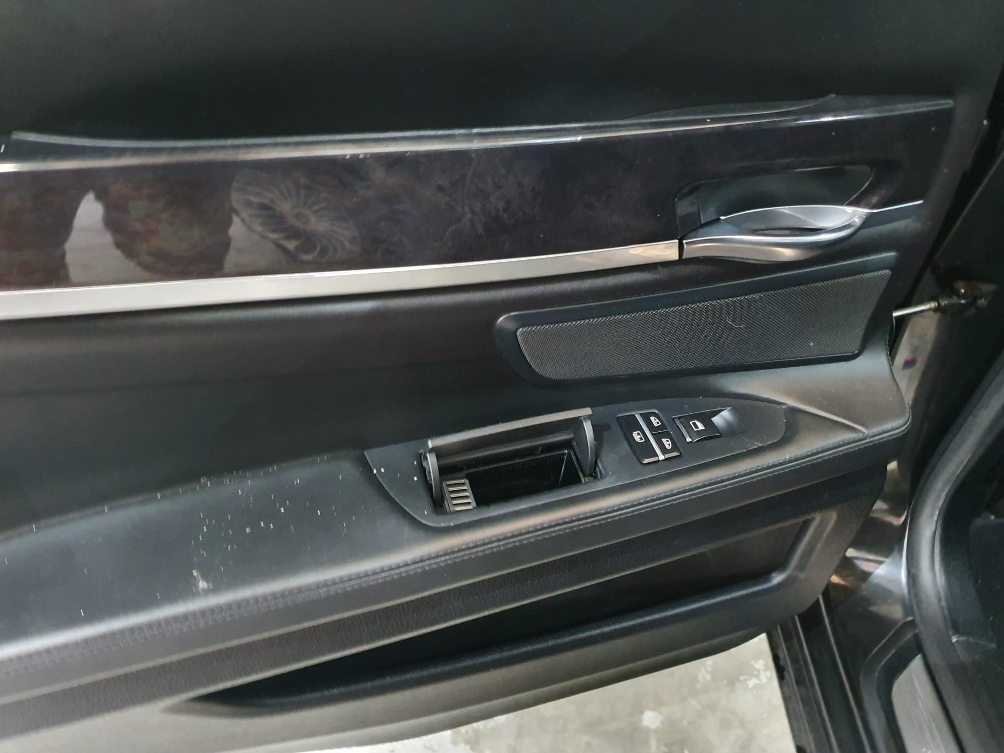 BMW 740D · Ano 2010 — image 20