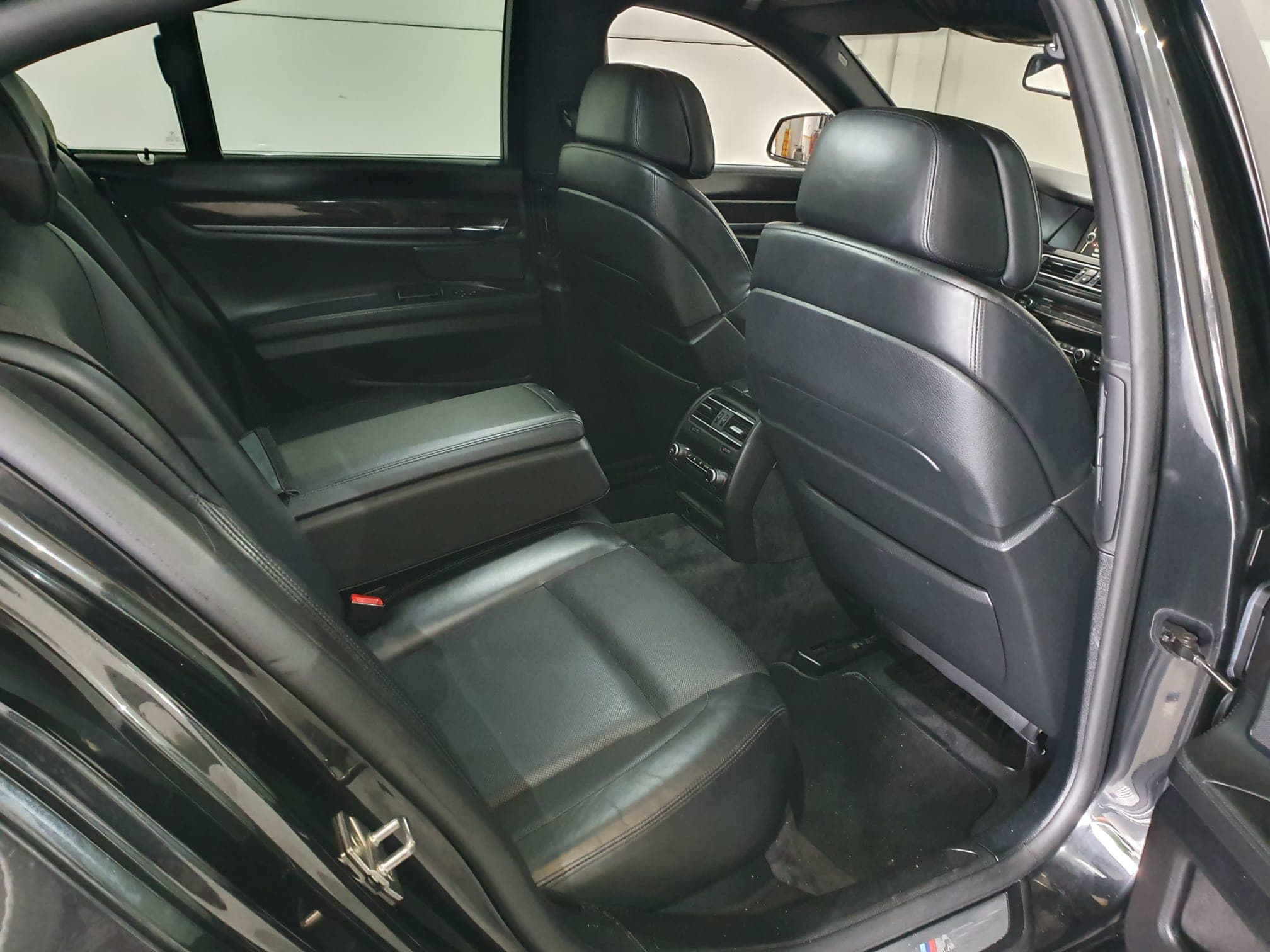 BMW 740D · Ano 2010 — image 22