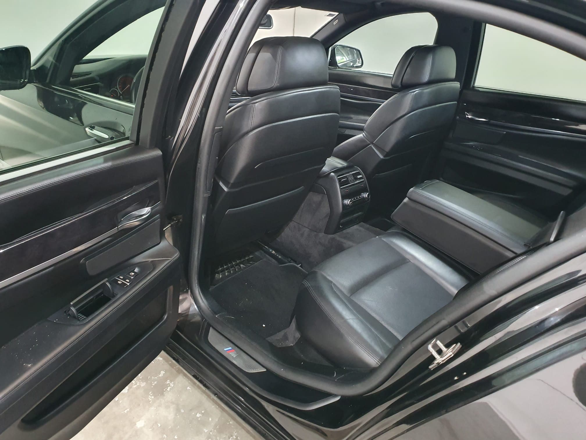BMW 740D · Ano 2010 — image 26