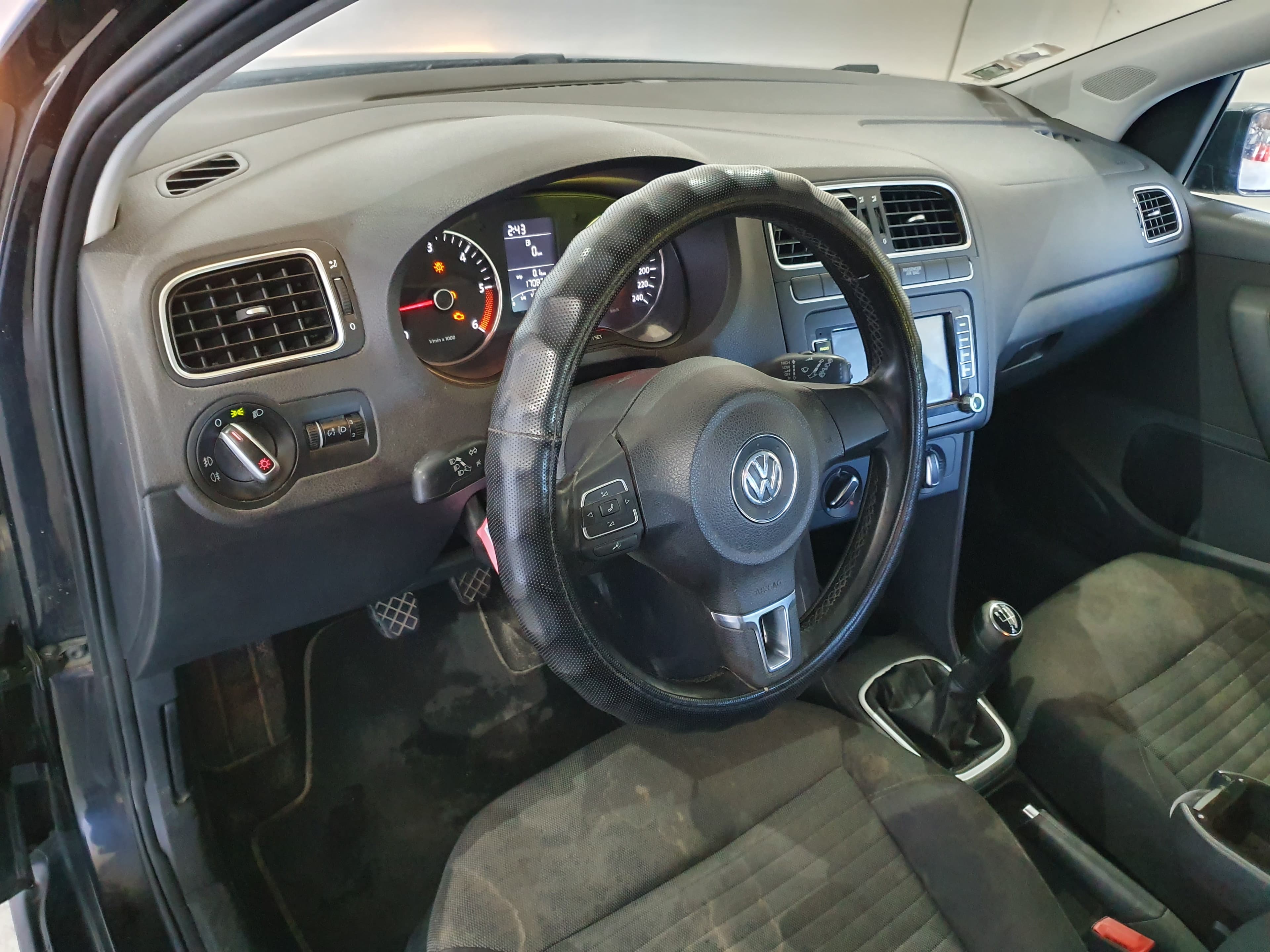 Volkswagen Polo 1.2 TDI · Ano 2012 — image 32