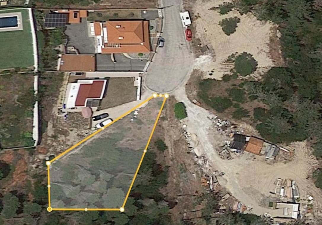 Terreno Urbano com 1.003 m² · Óbidos