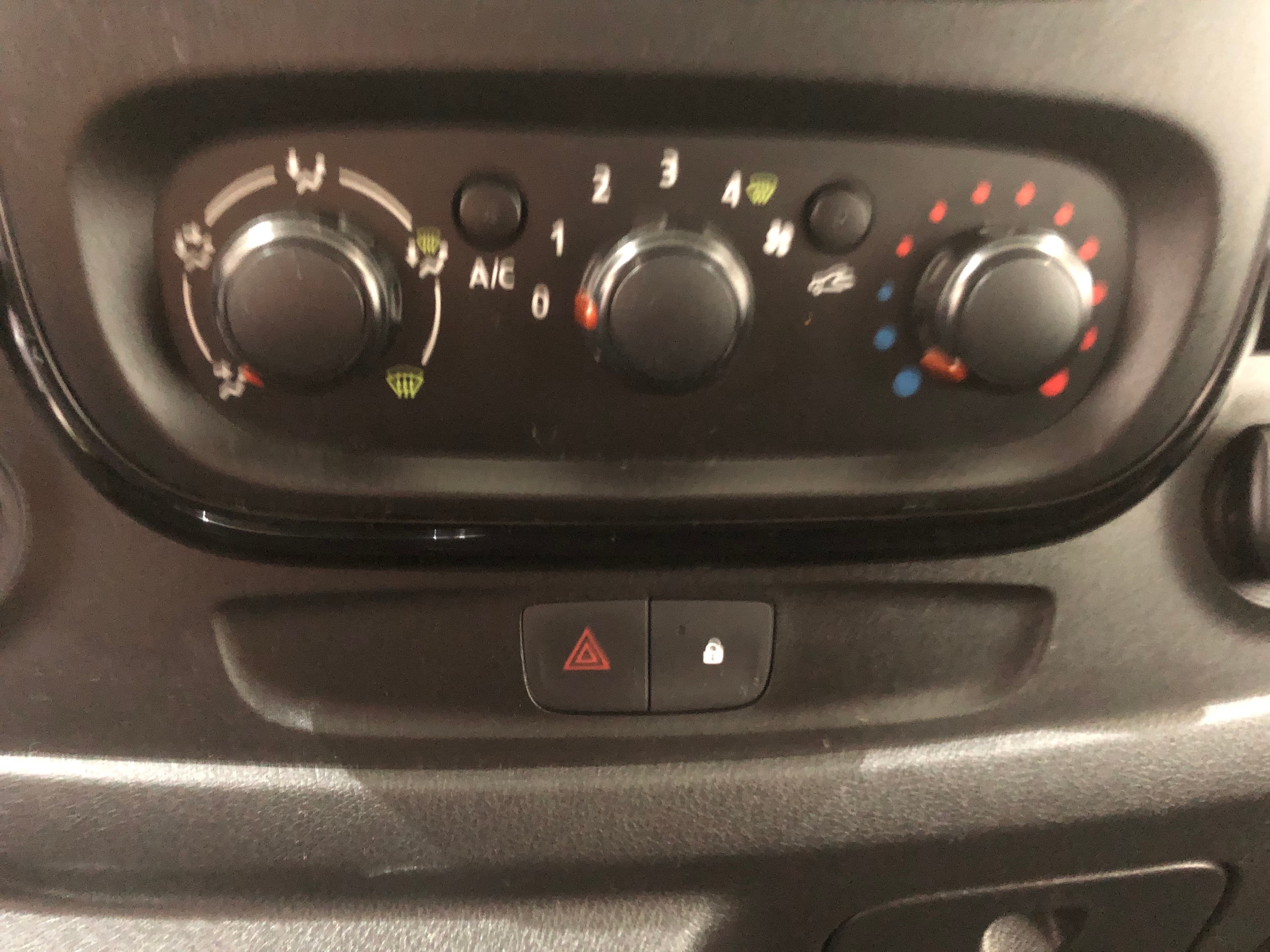 Opel Vívaro · Ano 2017 — image 43