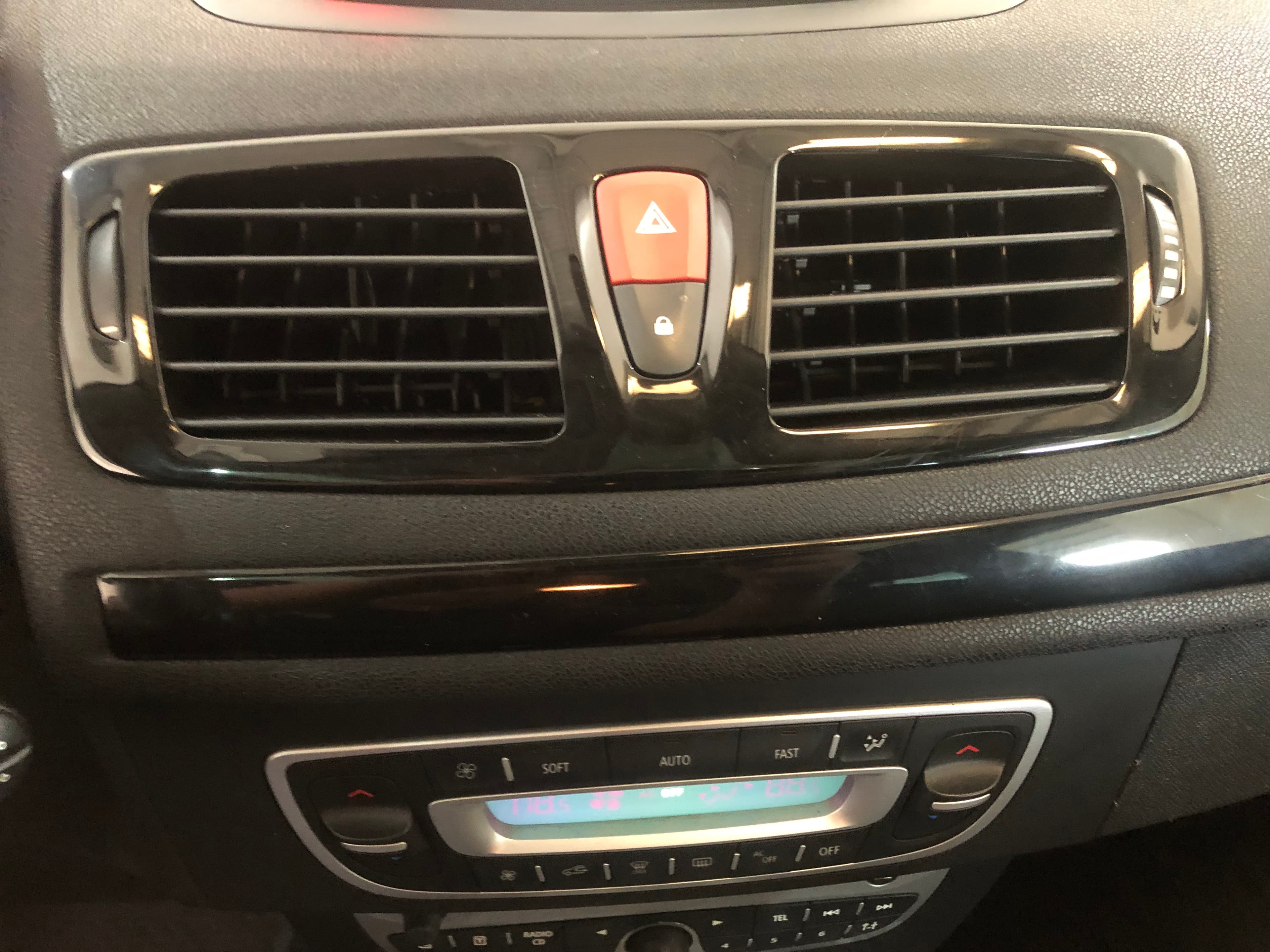 Renault Mégane · Ano 2011 — imagem 36