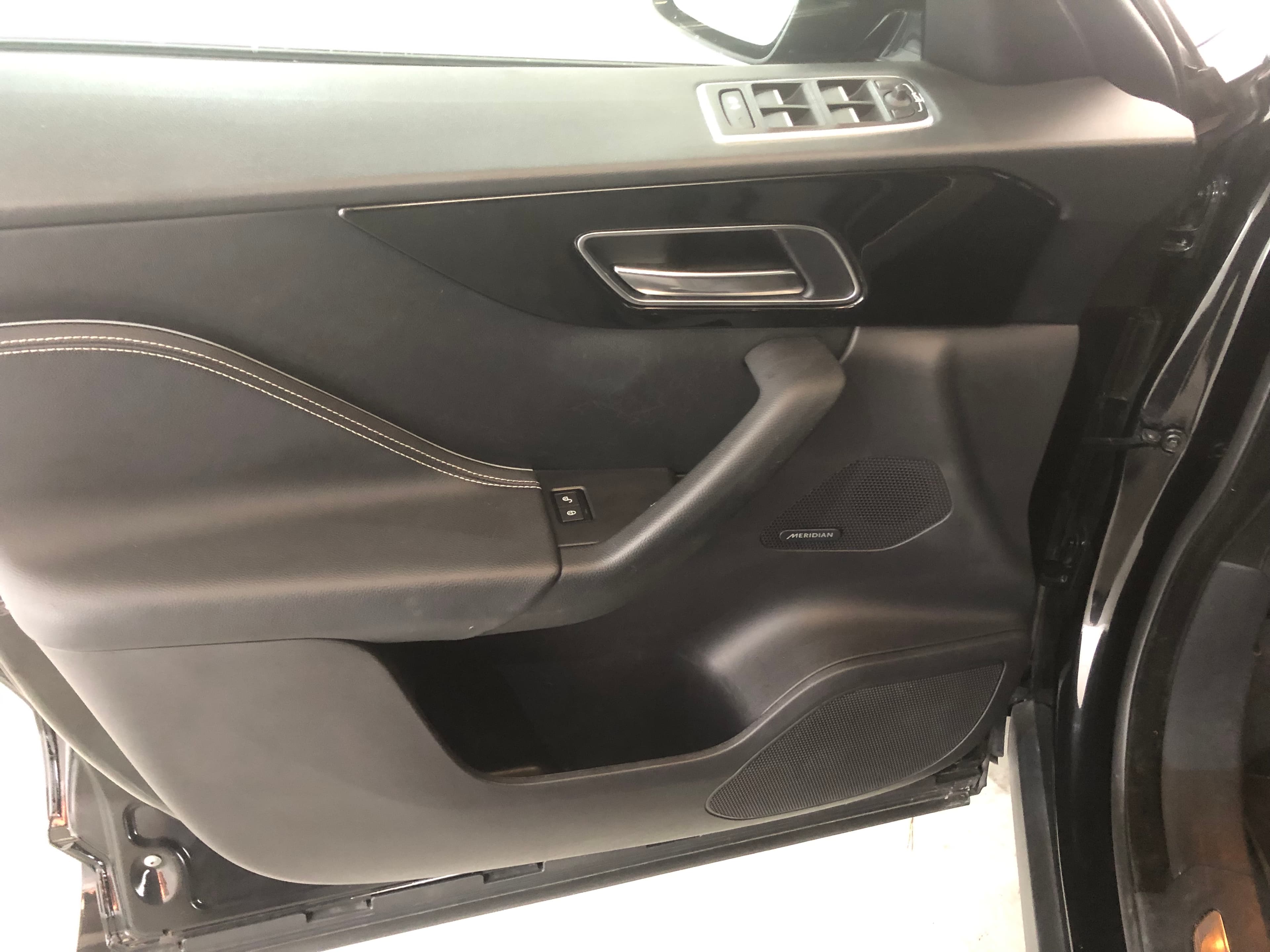 Jaguar F Pace 2.0 I4D · Ano 2016 — image 25